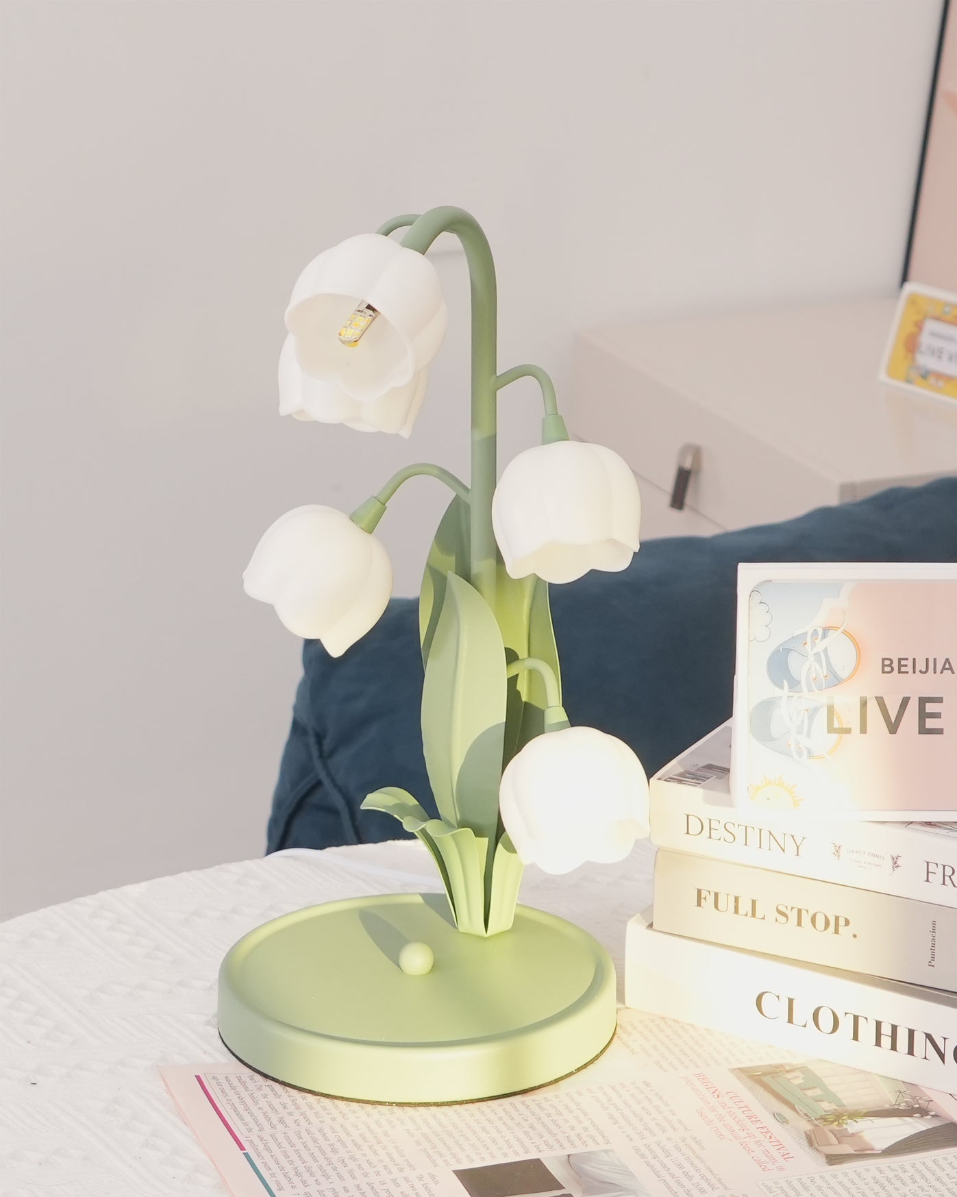 VIOLETTE PETAL RADIANCE LAMP