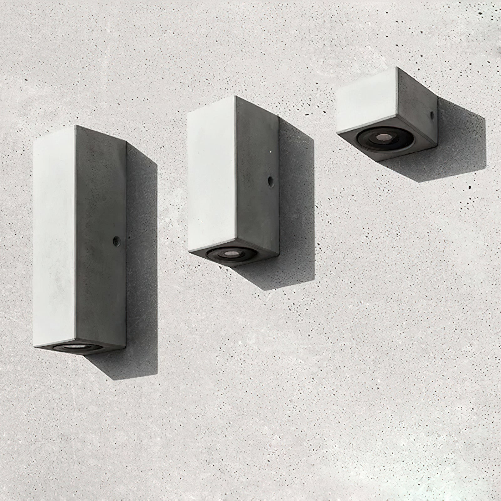 RAVENHALL GLOWING WALL SCONCE