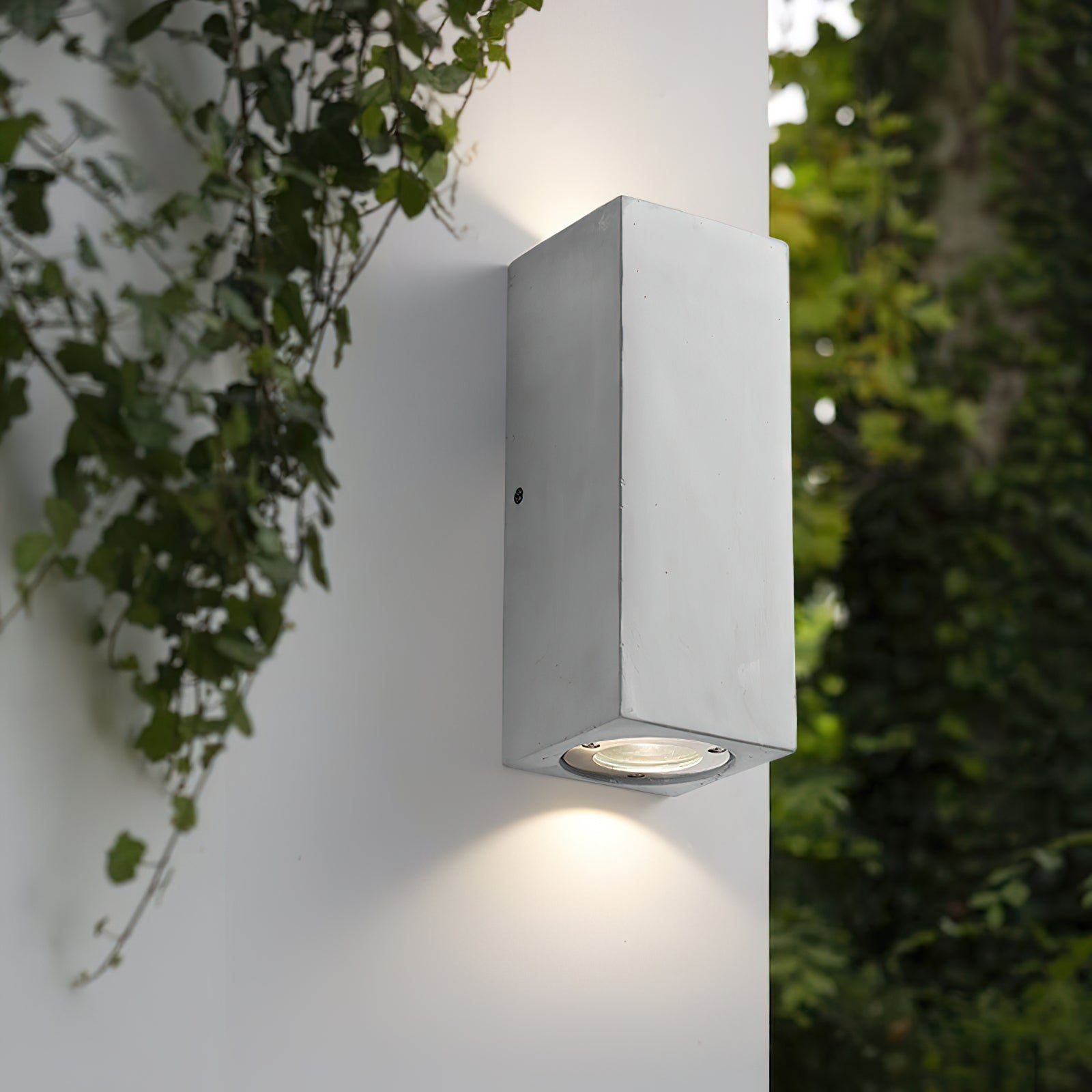 RAVENHALL GLOWING WALL SCONCE