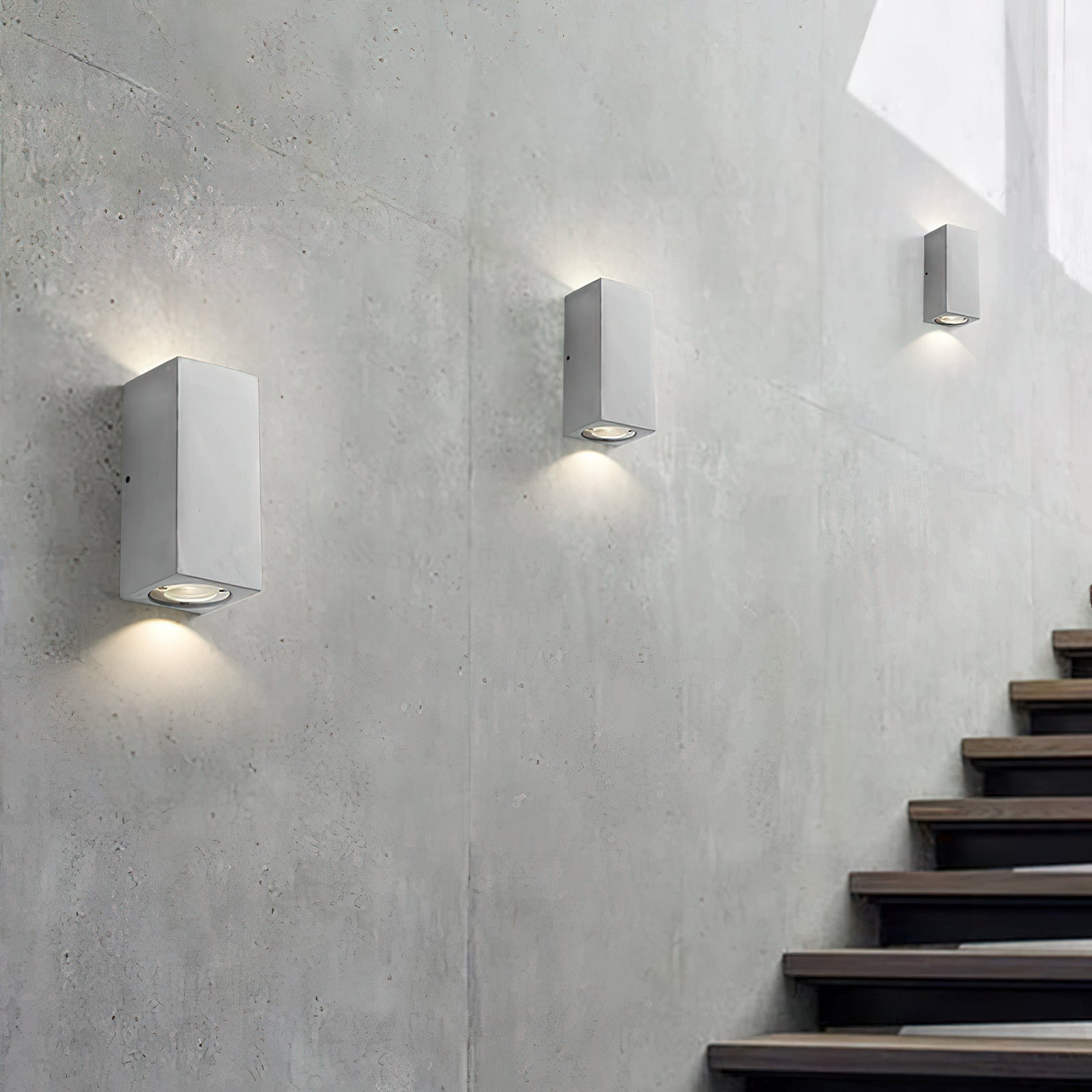 RAVENHALL GLOWING WALL SCONCE