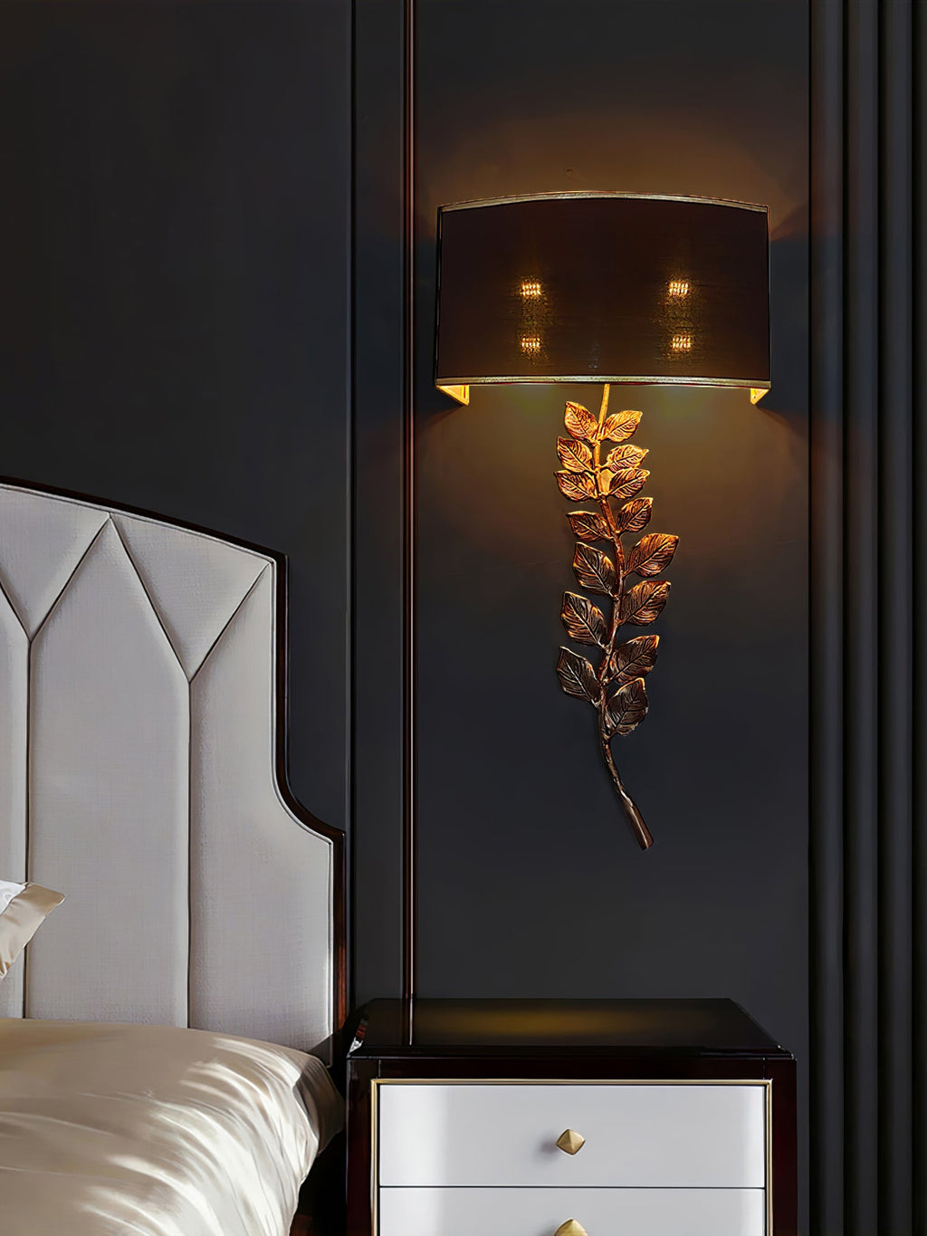 RAVENSCROFT RUSTIC BRASS WALL SCONCE