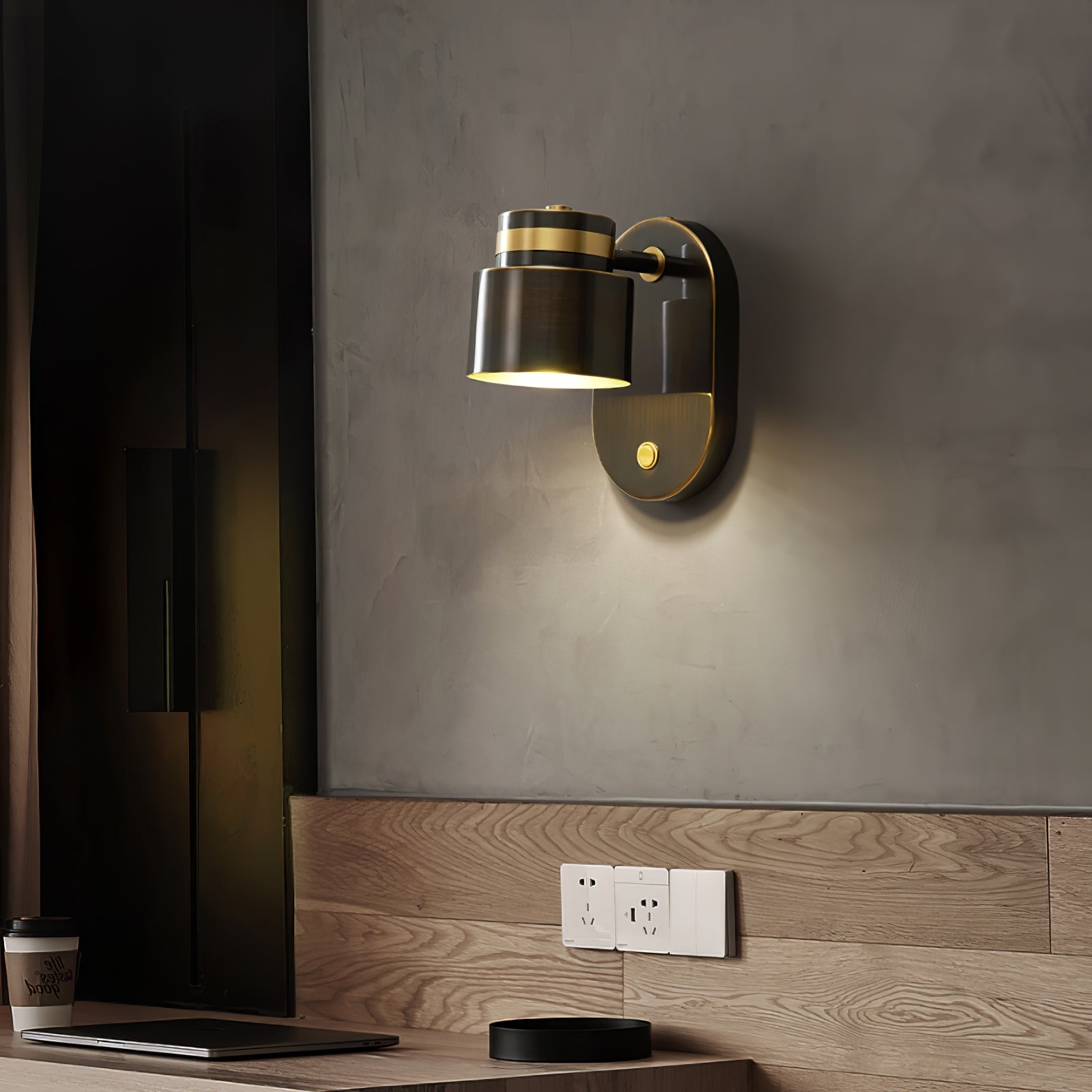 WINDSOR HOLLOW BRASS WALL SCONCE