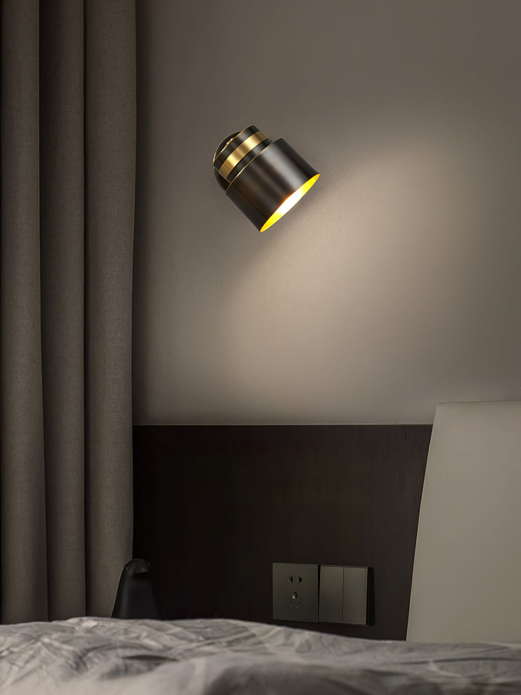 WINDSOR HOLLOW BRASS WALL SCONCE