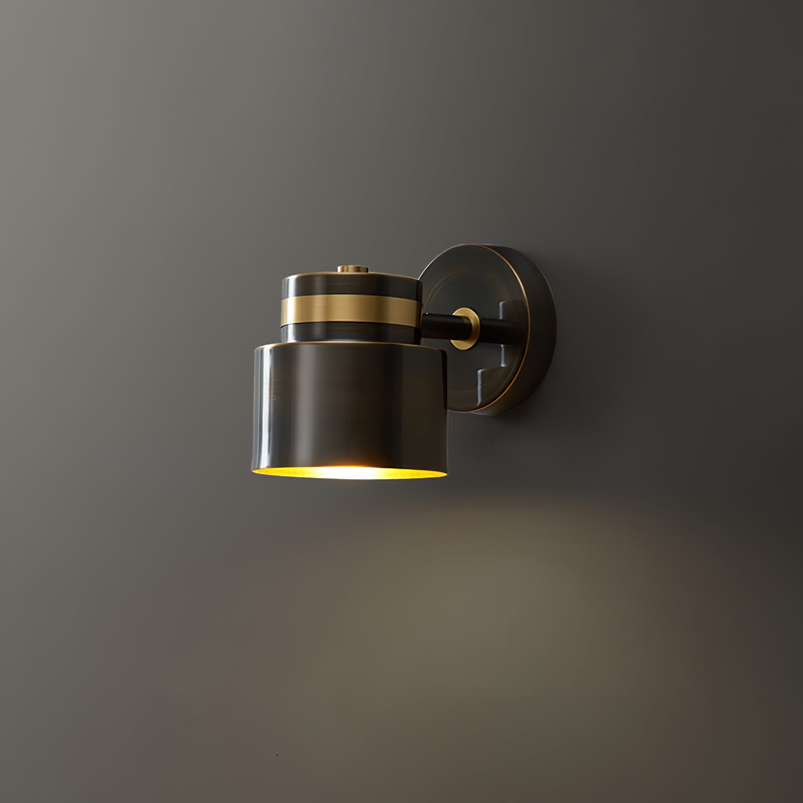 WINDSOR HOLLOW BRASS WALL SCONCE