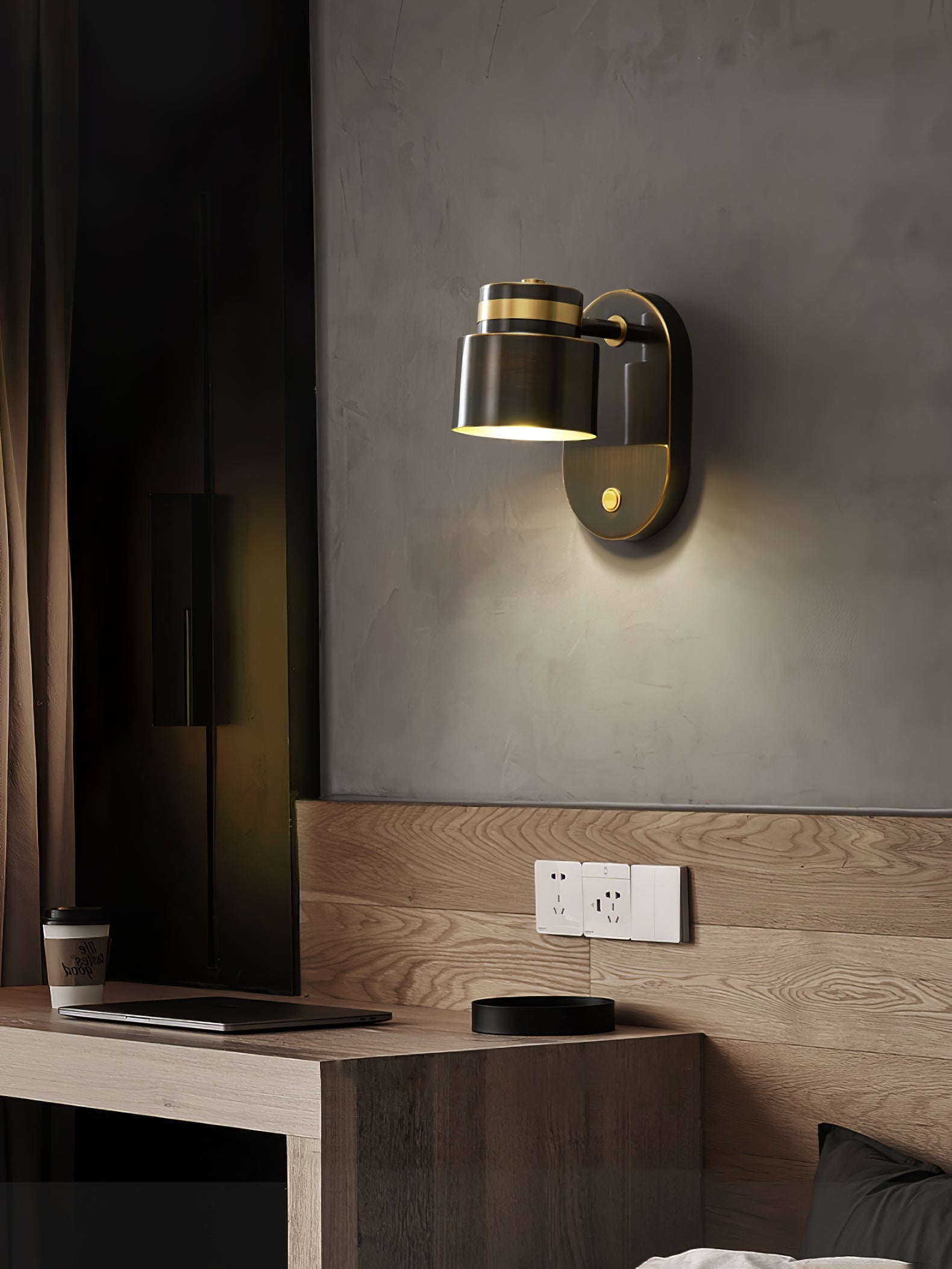 WINDSOR HOLLOW BRASS WALL SCONCE