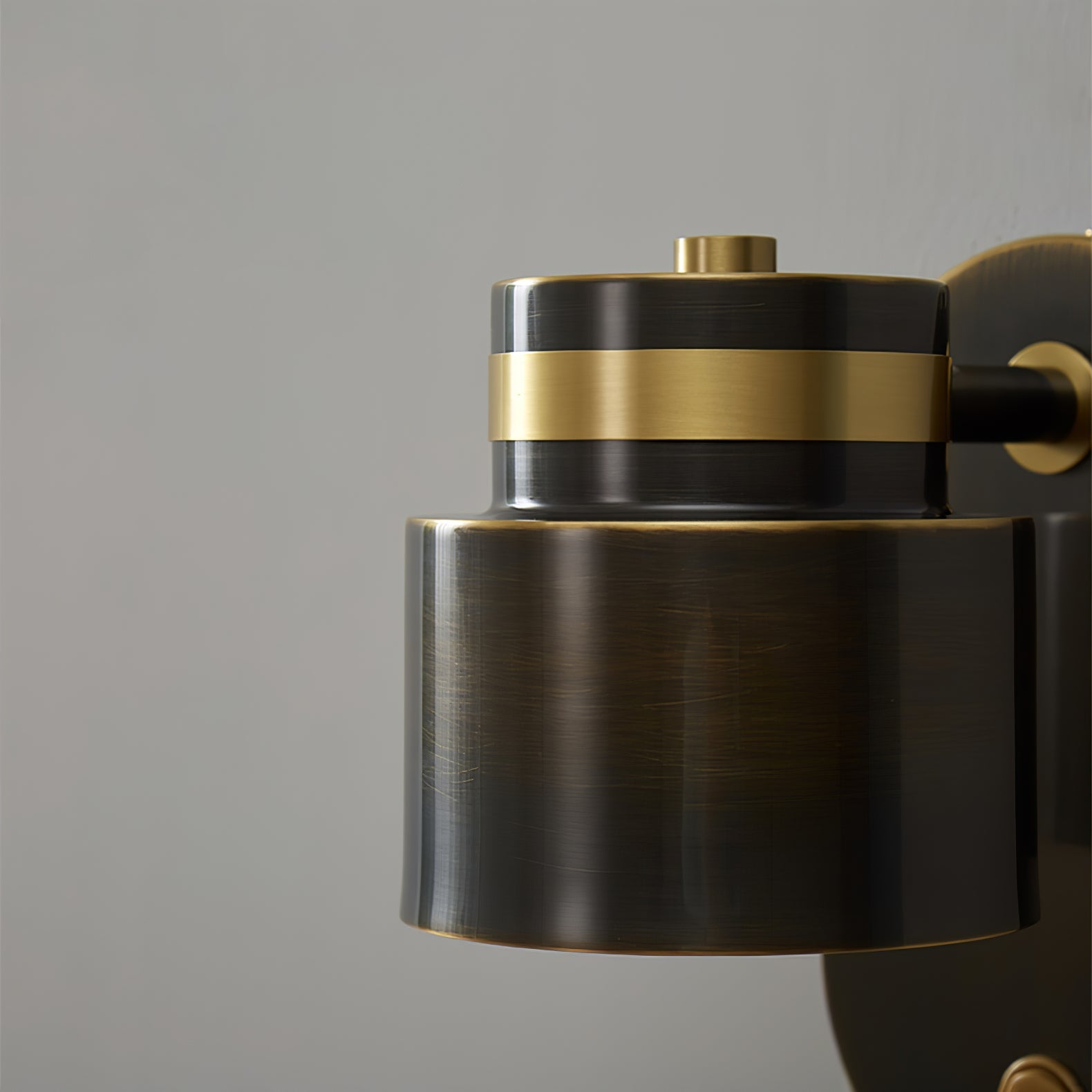 WINDSOR HOLLOW BRASS WALL SCONCE