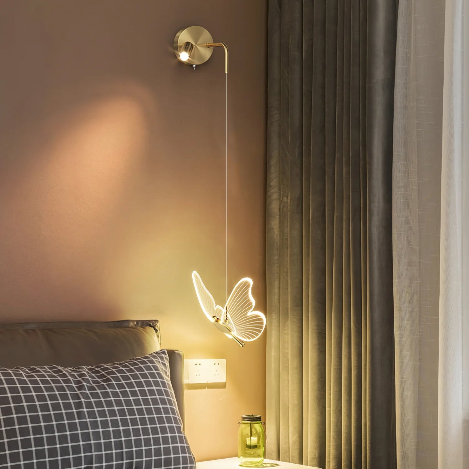 VIOLETTE FLUTTERING ILLUMINATION SCONCE