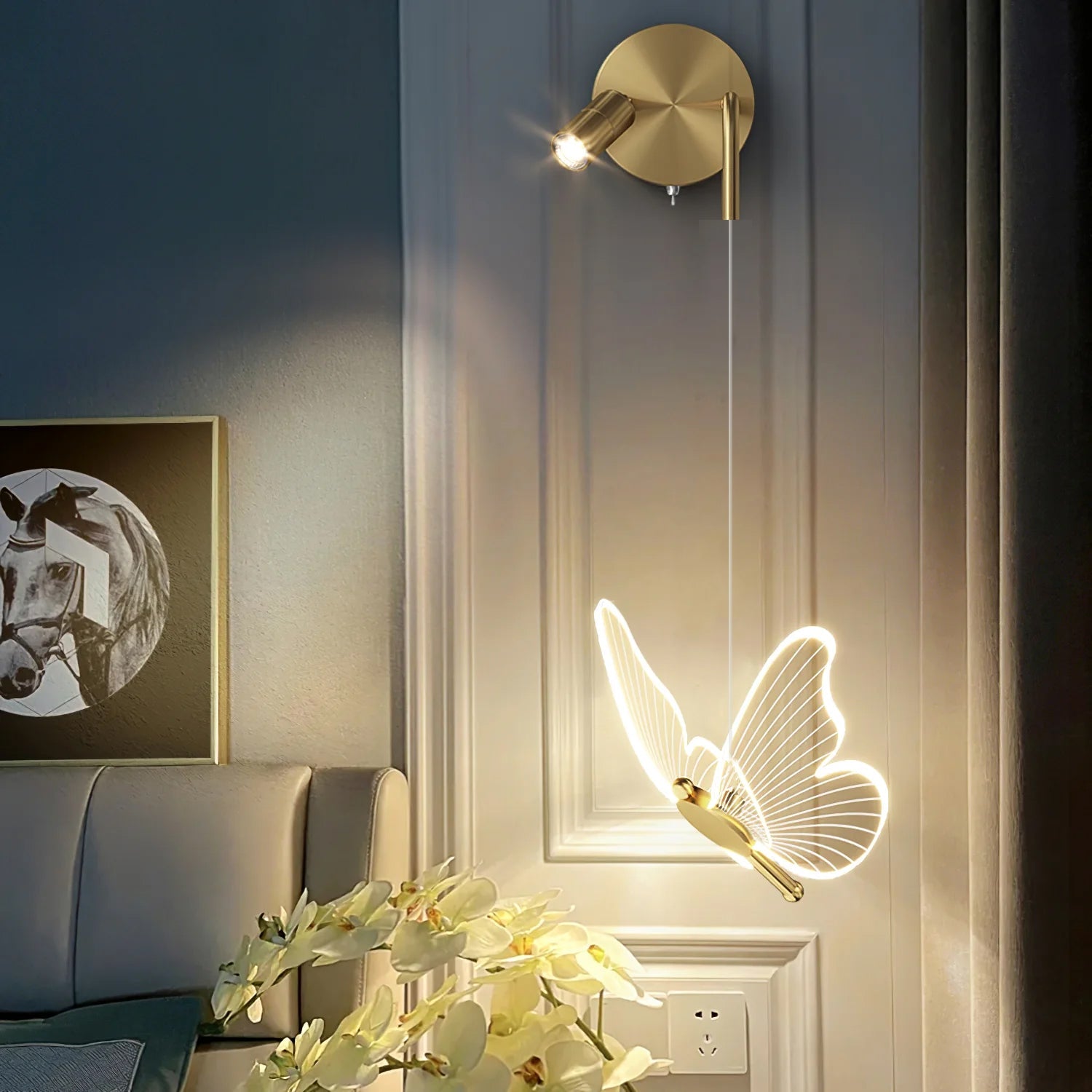 VIOLETTE FLUTTERING ILLUMINATION SCONCE