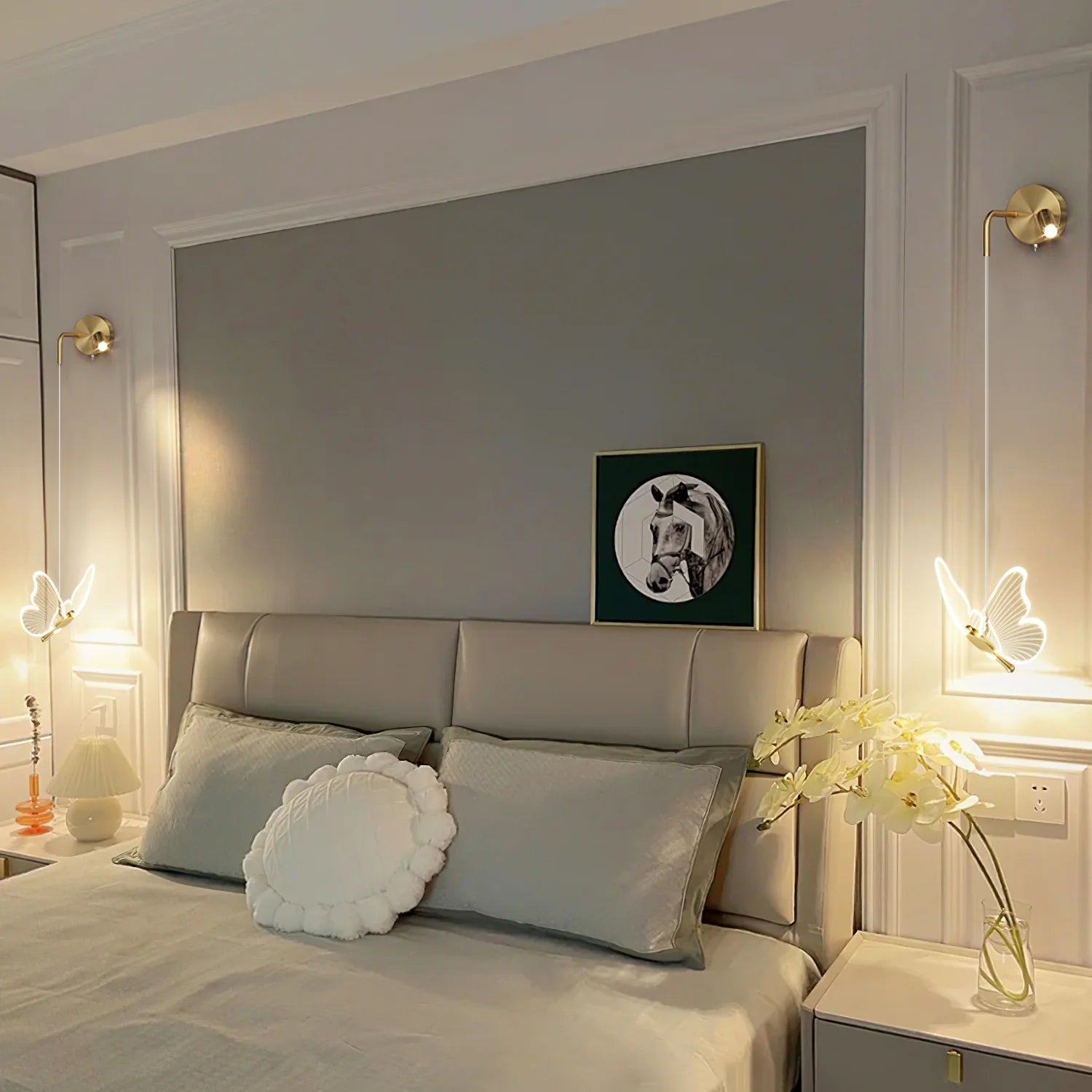 VIOLETTE FLUTTERING ILLUMINATION SCONCE