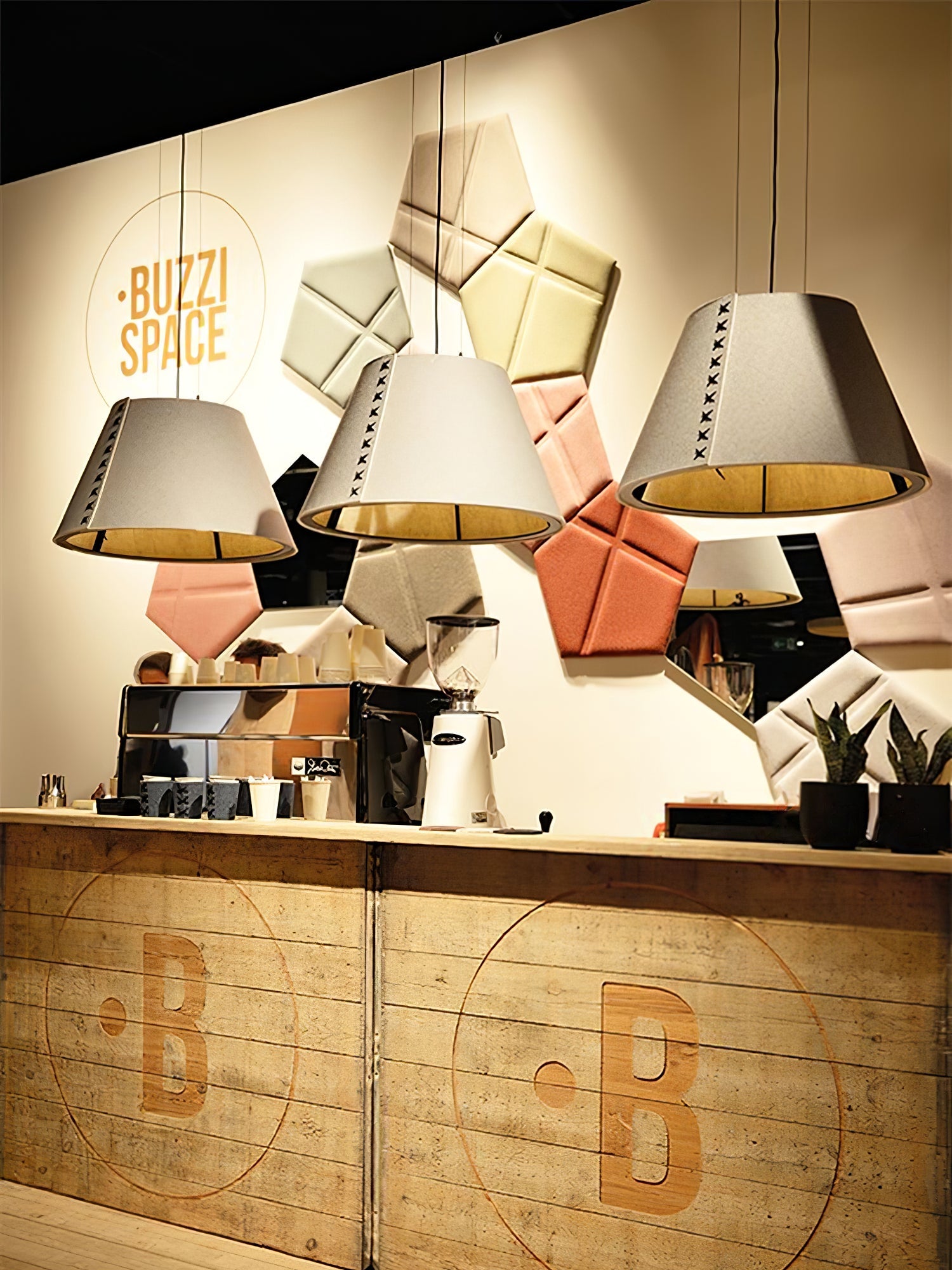 WINTHORPE SOUNDWAVE HANGING LANTERN