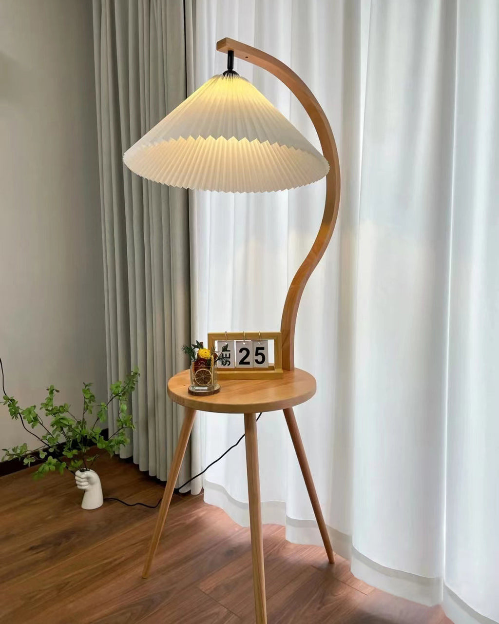 Chesterfield Crescent Luminaire