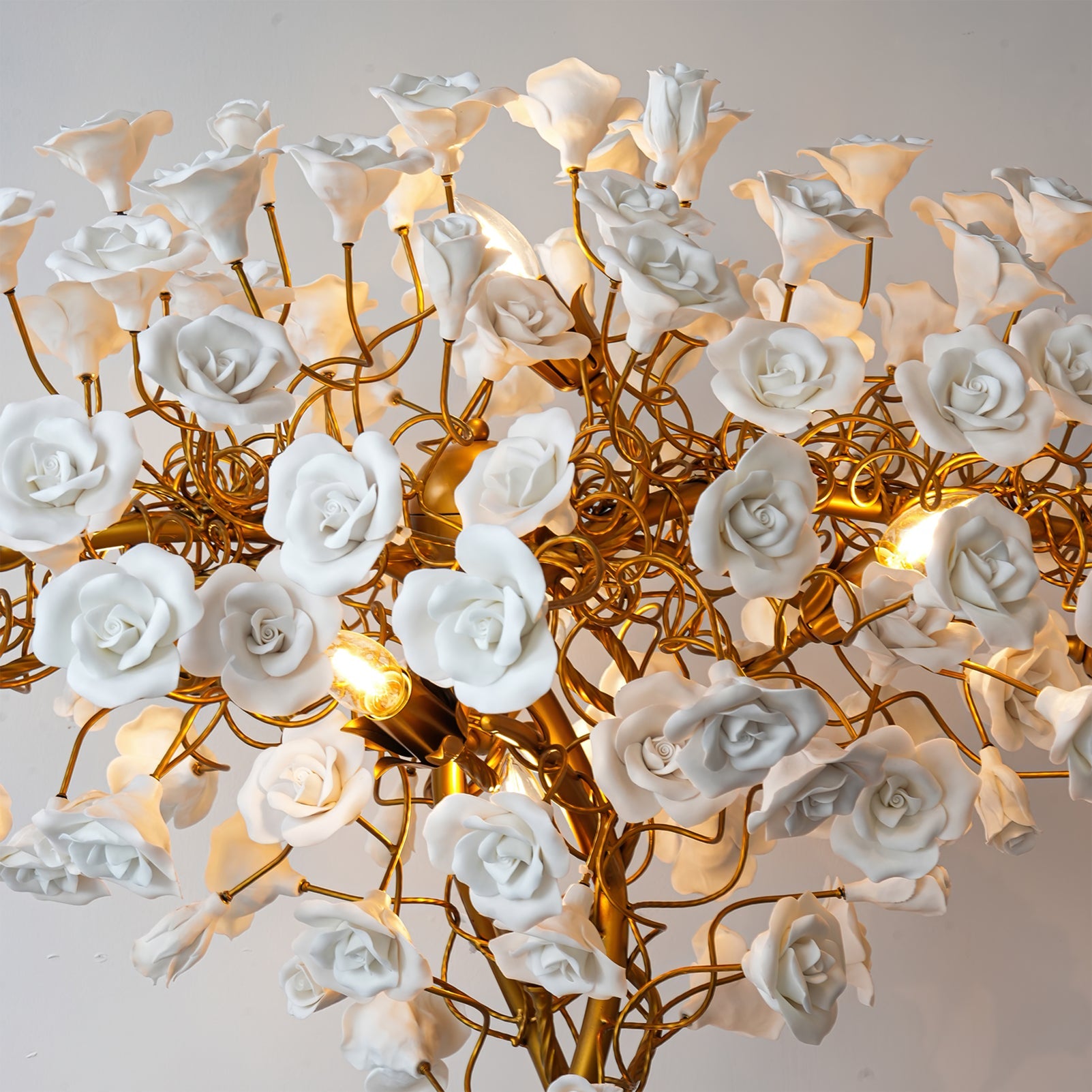 FLORENCE PETAL SCULPTED LAMP