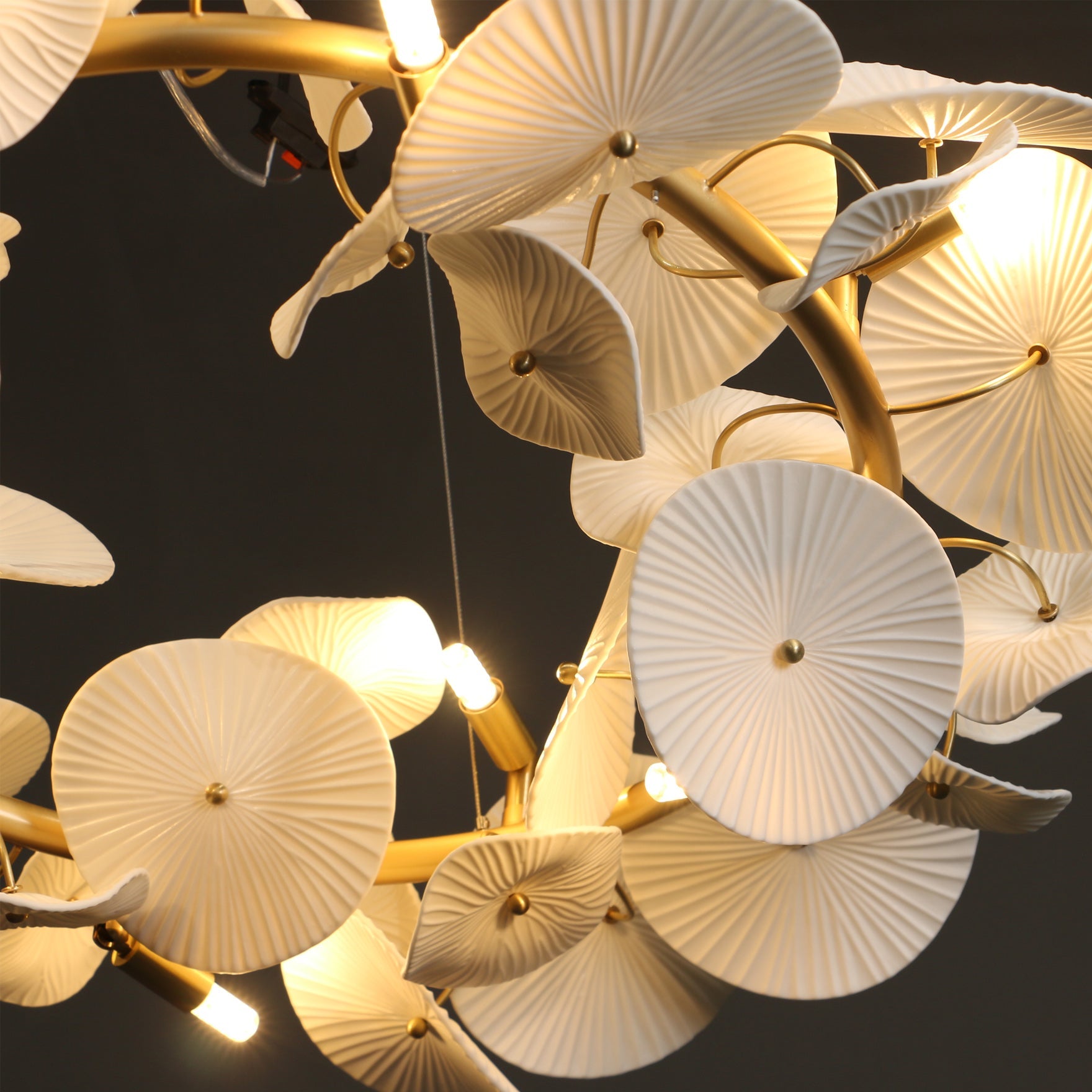 WINTHROP PORCELAIN CIRCLE LUMINAIRE