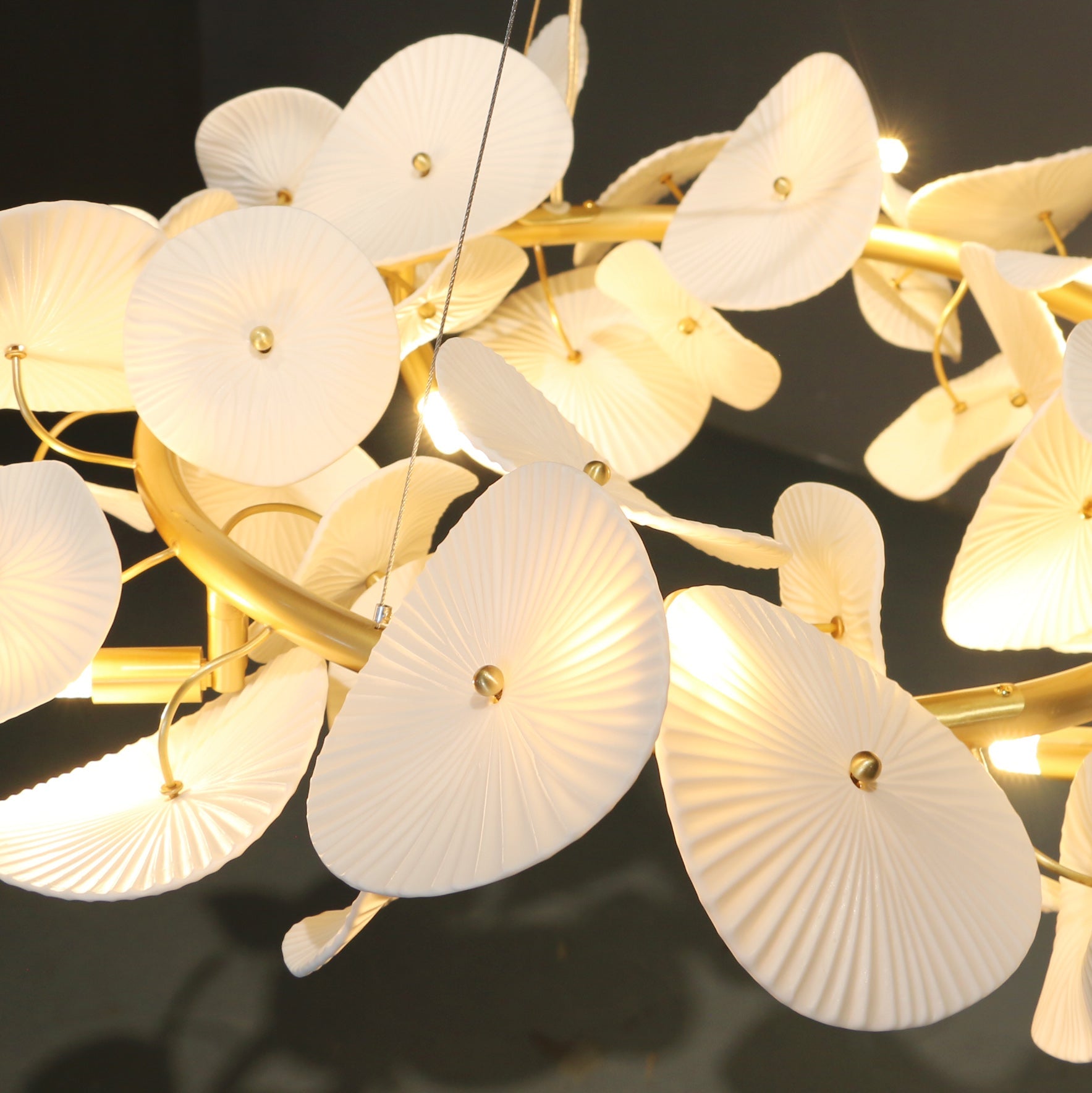 WINTHROP PORCELAIN CIRCLE LUMINAIRE