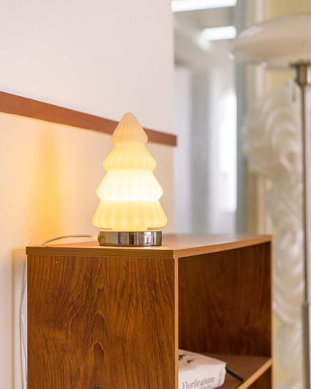 FENWICK IVORY WOODLAND LAMP