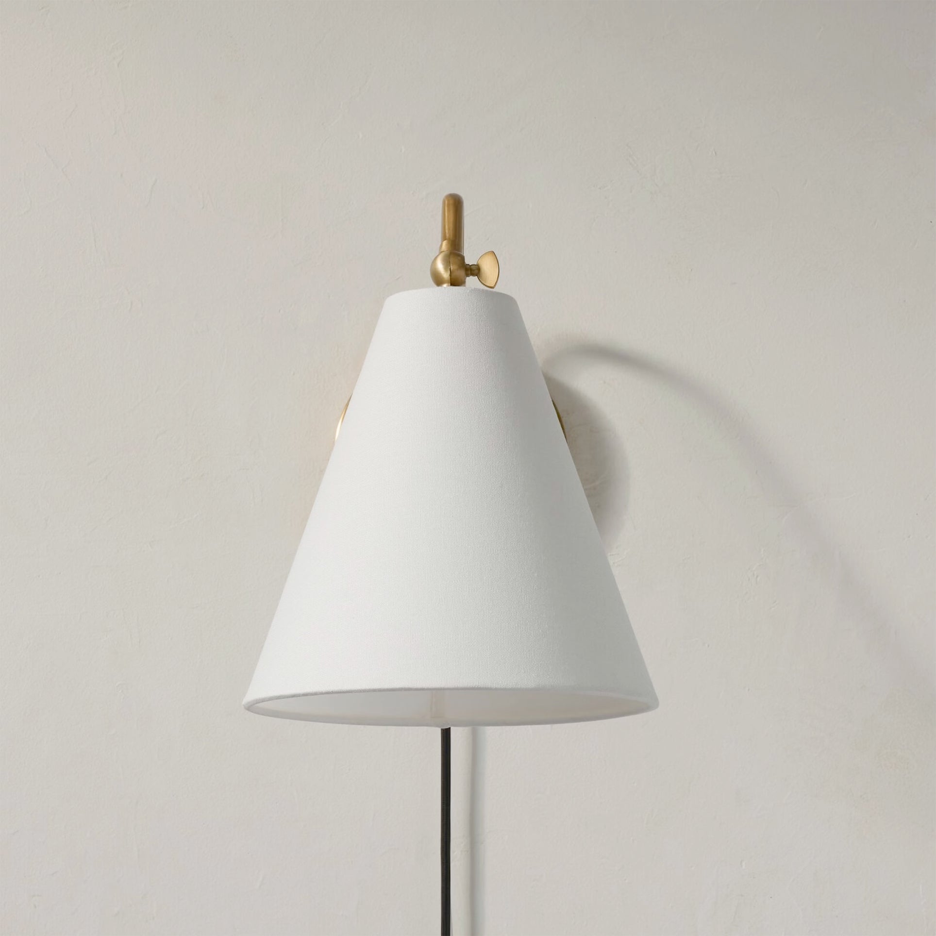 FENWICK BELLFLOWER PLUG-IN WALL LIGHT