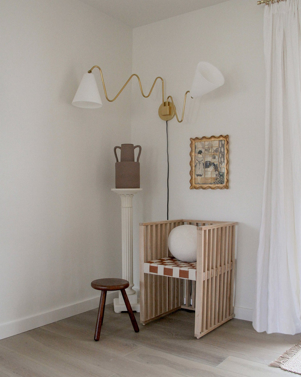 FENWICK BELLFLOWER PLUG-IN WALL LIGHT