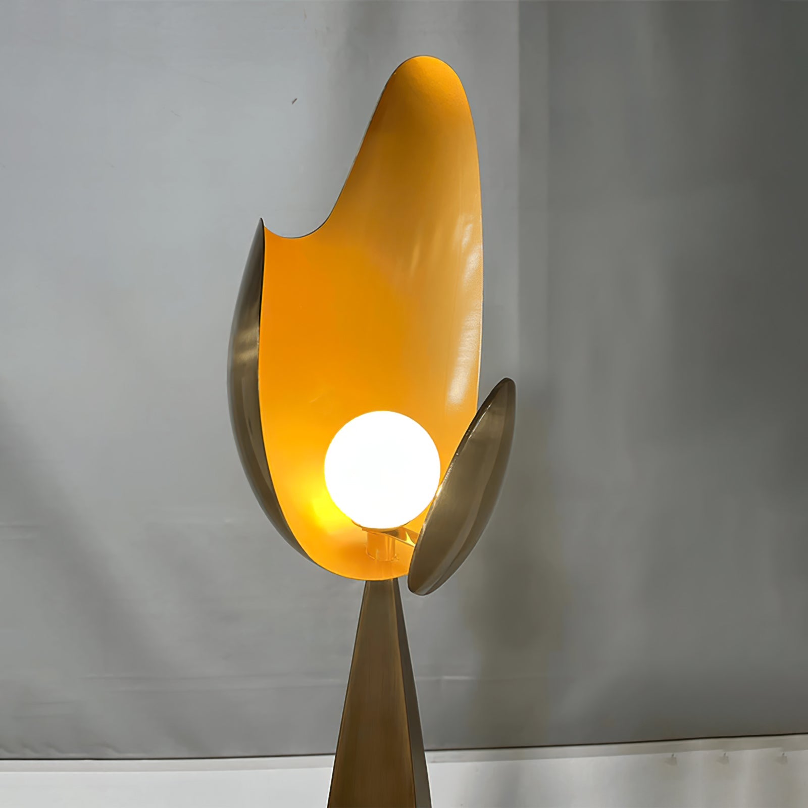 WINTHROP AURORA TALL LIGHTING COLUMN