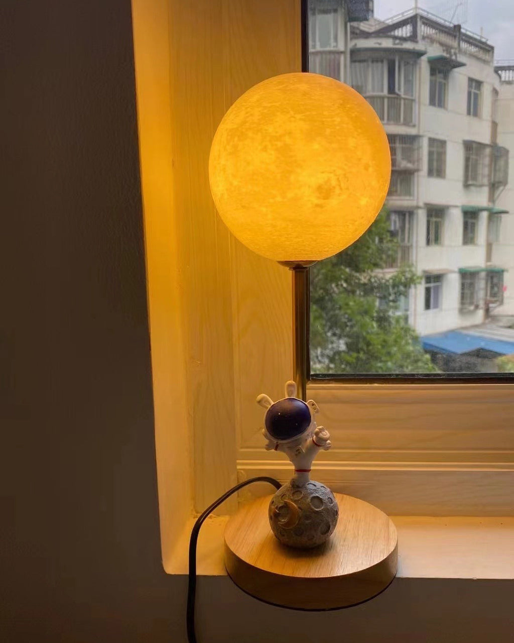 LUNAR LUMINAIRE ORB TABLE LIGHT