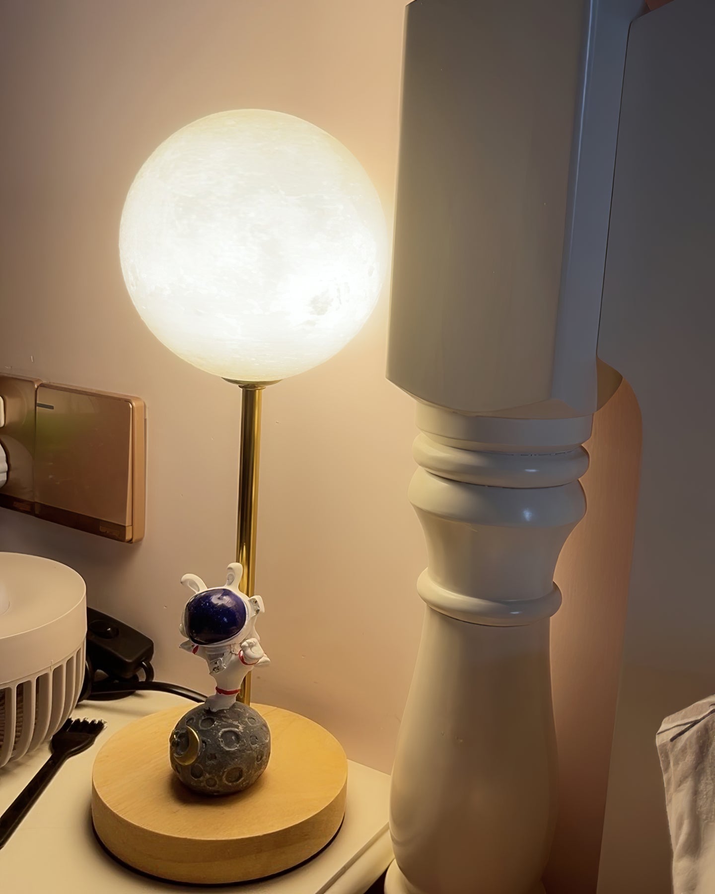 LUNAR LUMINAIRE ORB TABLE LIGHT