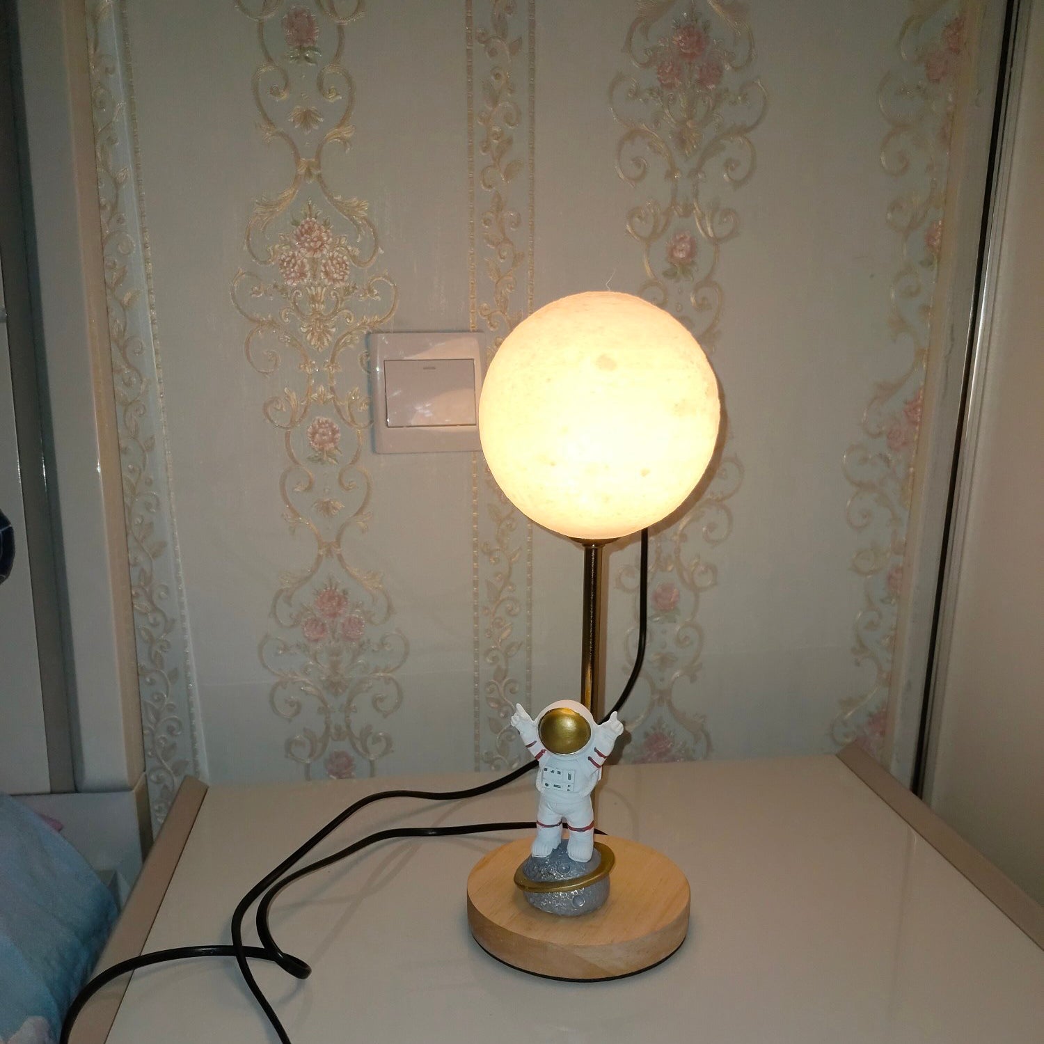 LUNAR LUMINAIRE ORB TABLE LIGHT
