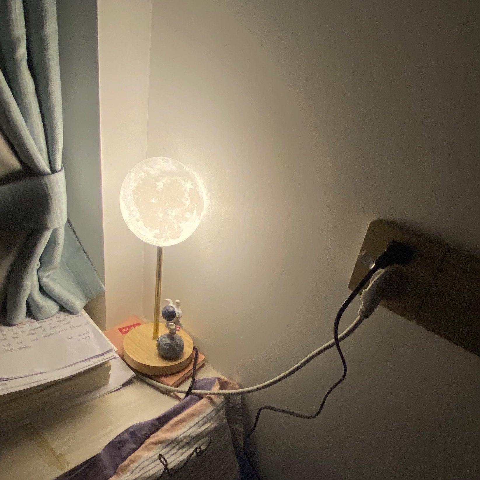 LUNAR LUMINAIRE ORB TABLE LIGHT