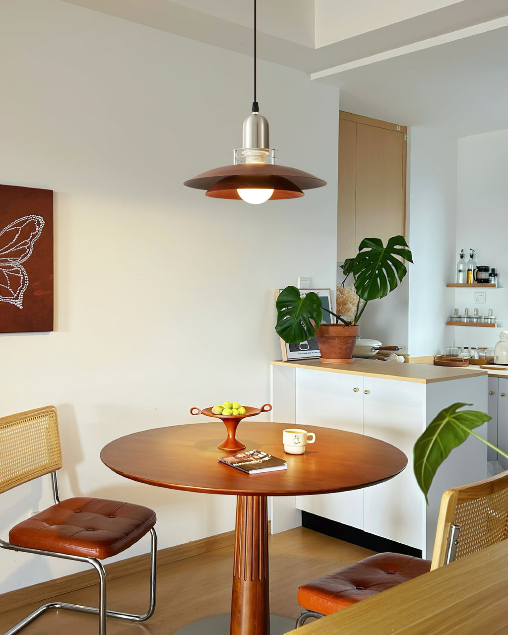 RAVENHALL ILLUMINATED CIRCLE PENDANT