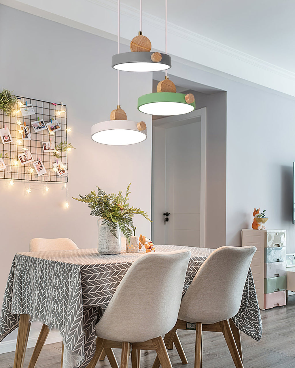 WINDSOR BRASS HANGING LANTERN