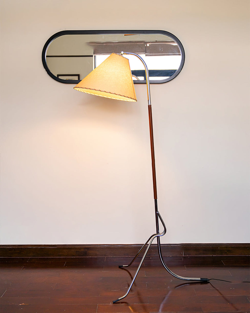 RAVENWOOD TRIPLE-LEGGED ILLUMINATOR