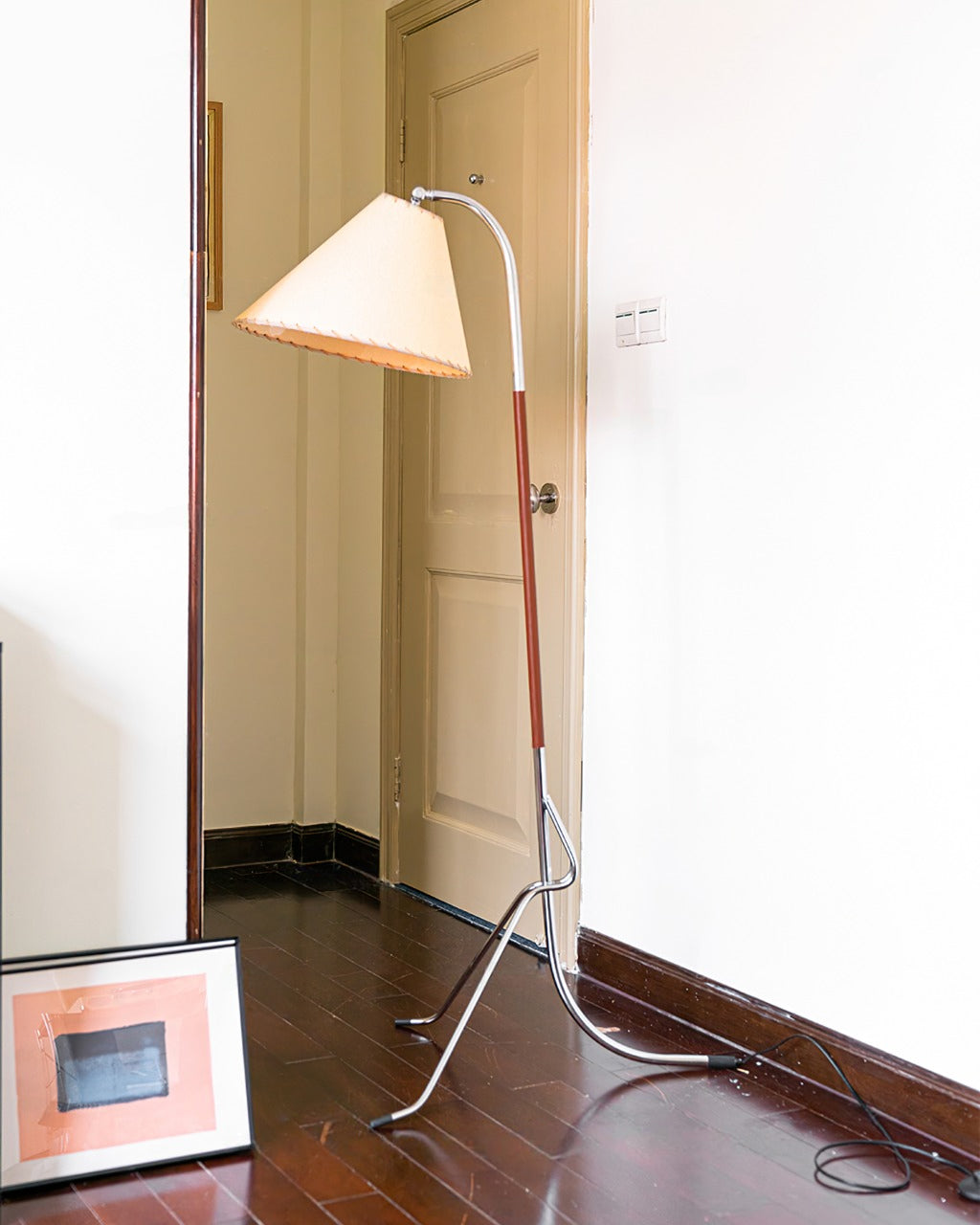 RAVENWOOD TRIPLE-LEGGED ILLUMINATOR