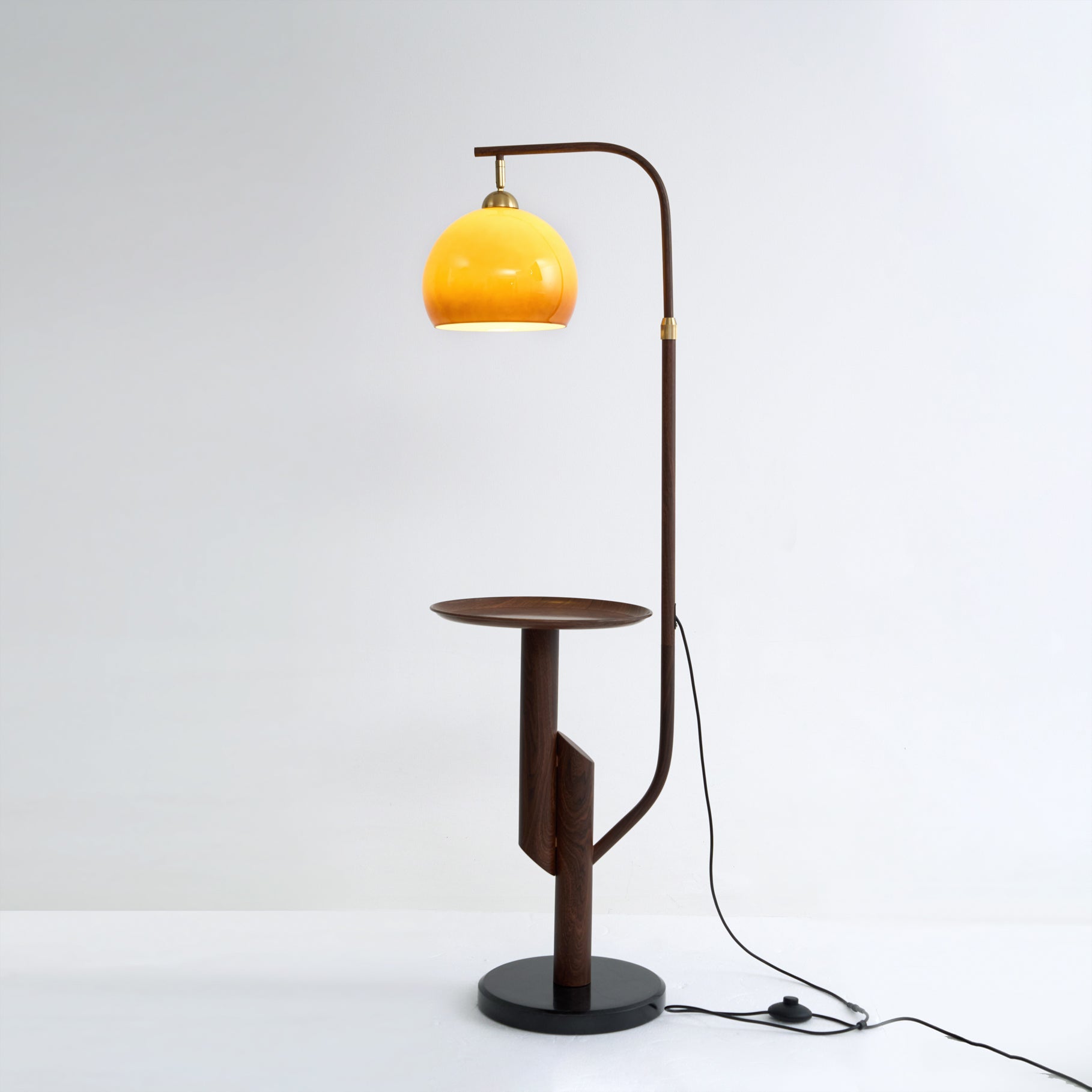 CHARLESTON VINTAGE TRIPOD LANTERN