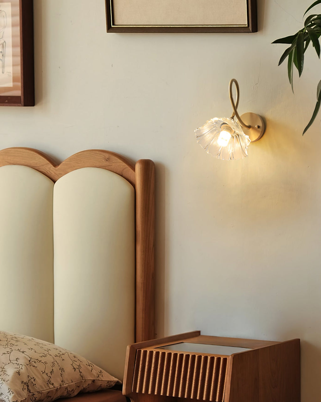 WINTHORPE GLEAMING WALL SCONCE