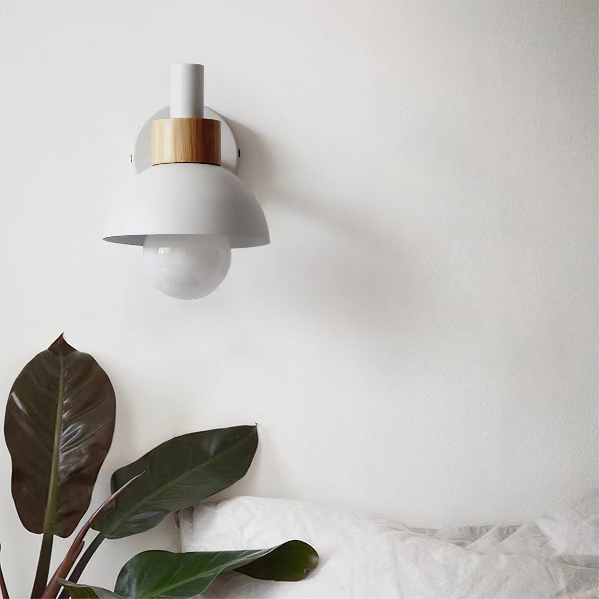 BRAMBLETON AMBER GLOW WALL SCONCE
