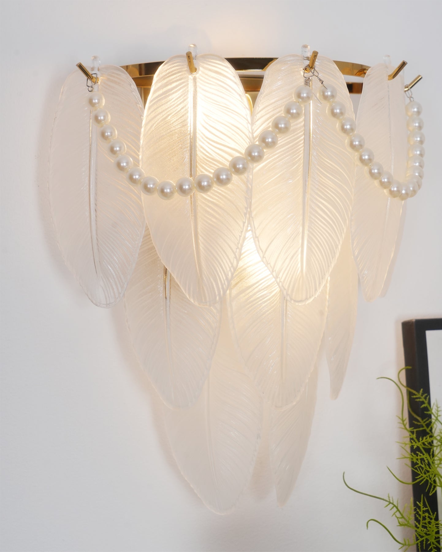 WINDSOR PLUME ILLUMINATED SCONCE
