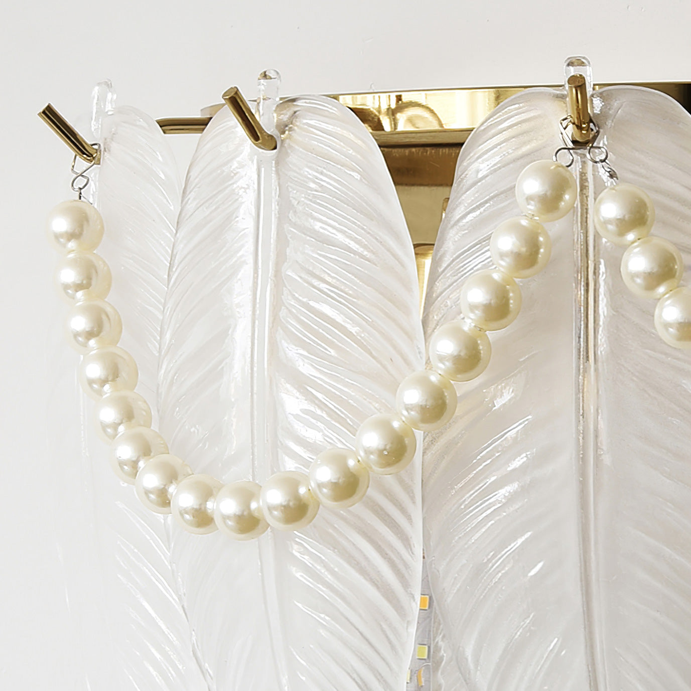 WINDSOR PLUME ILLUMINATED SCONCE