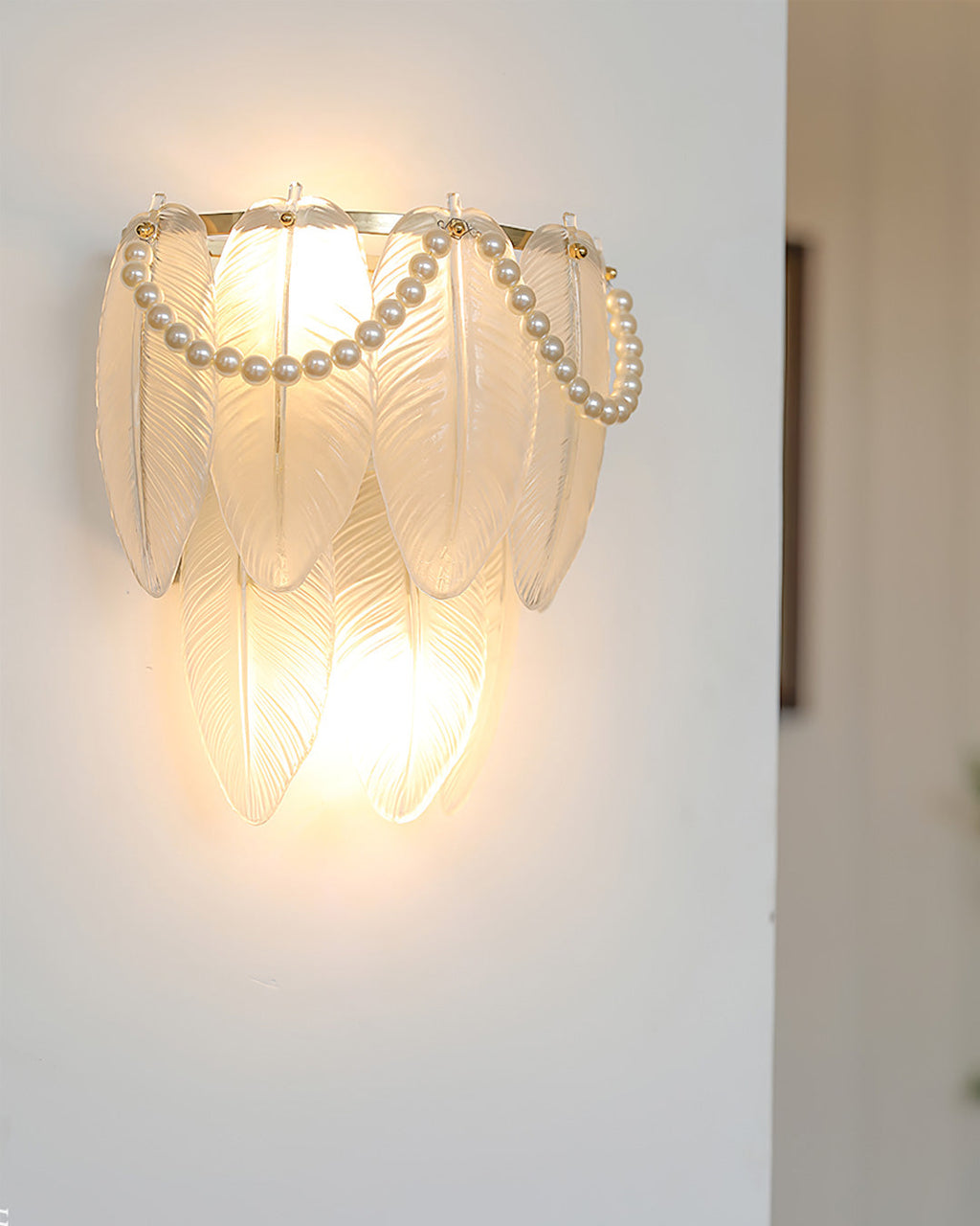 WINDSOR PLUME ILLUMINATED SCONCE