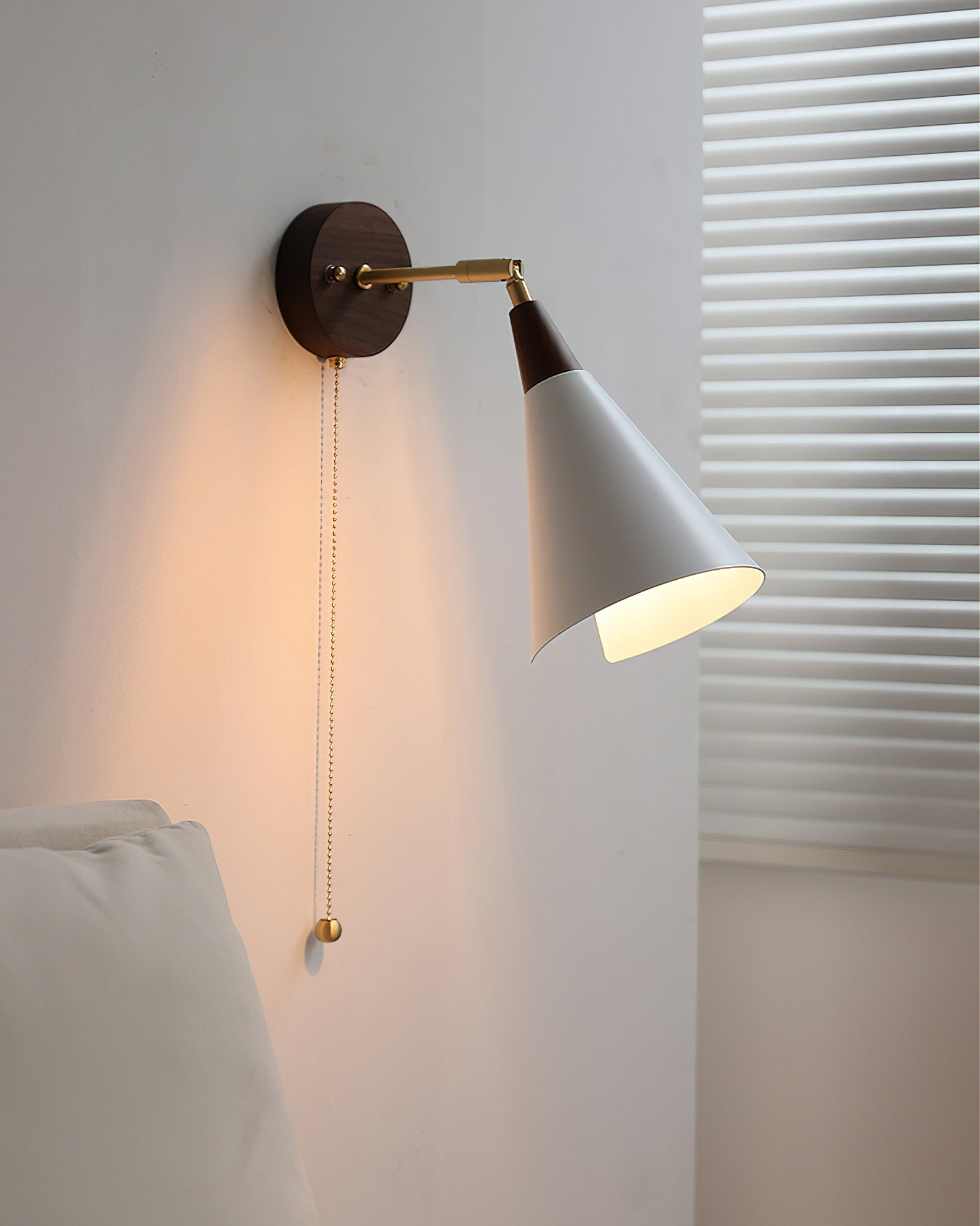 RAVENHALL IVORY GLOW WALL SCONCE