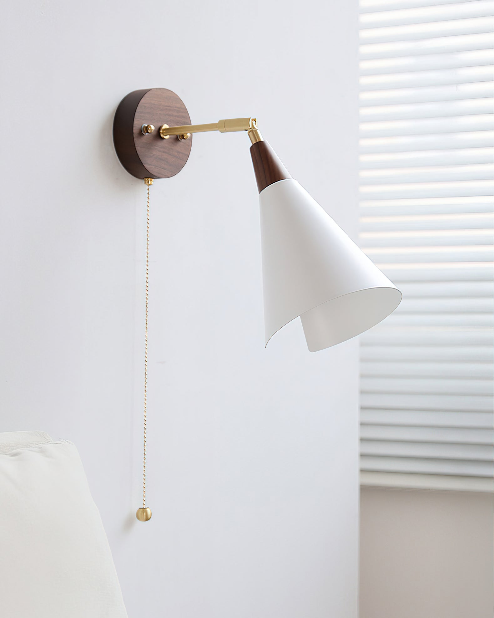 RAVENHALL IVORY GLOW WALL SCONCE