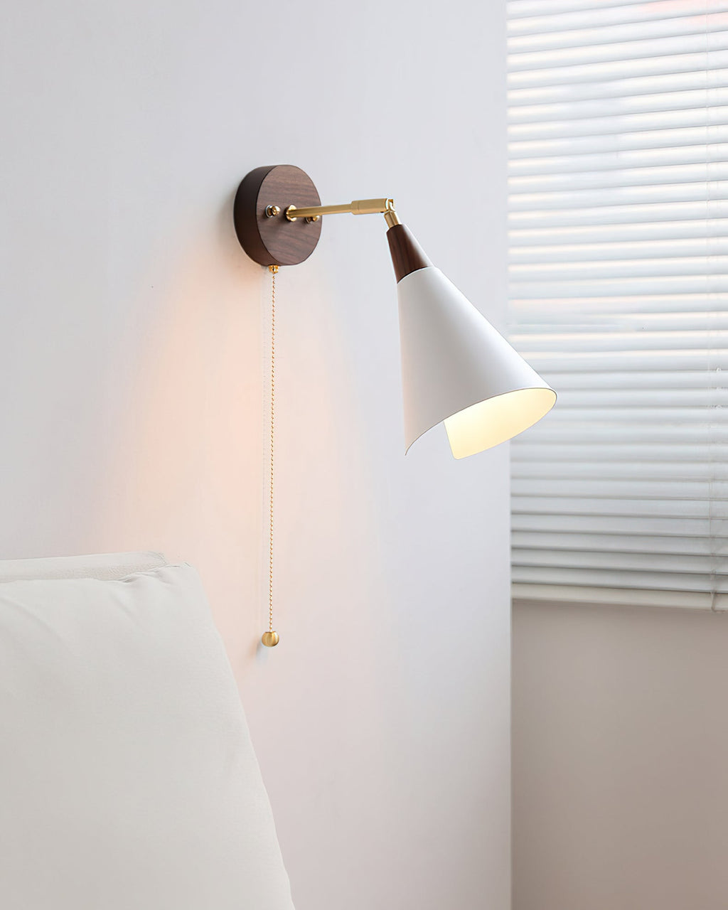 RAVENHALL IVORY GLOW WALL SCONCE