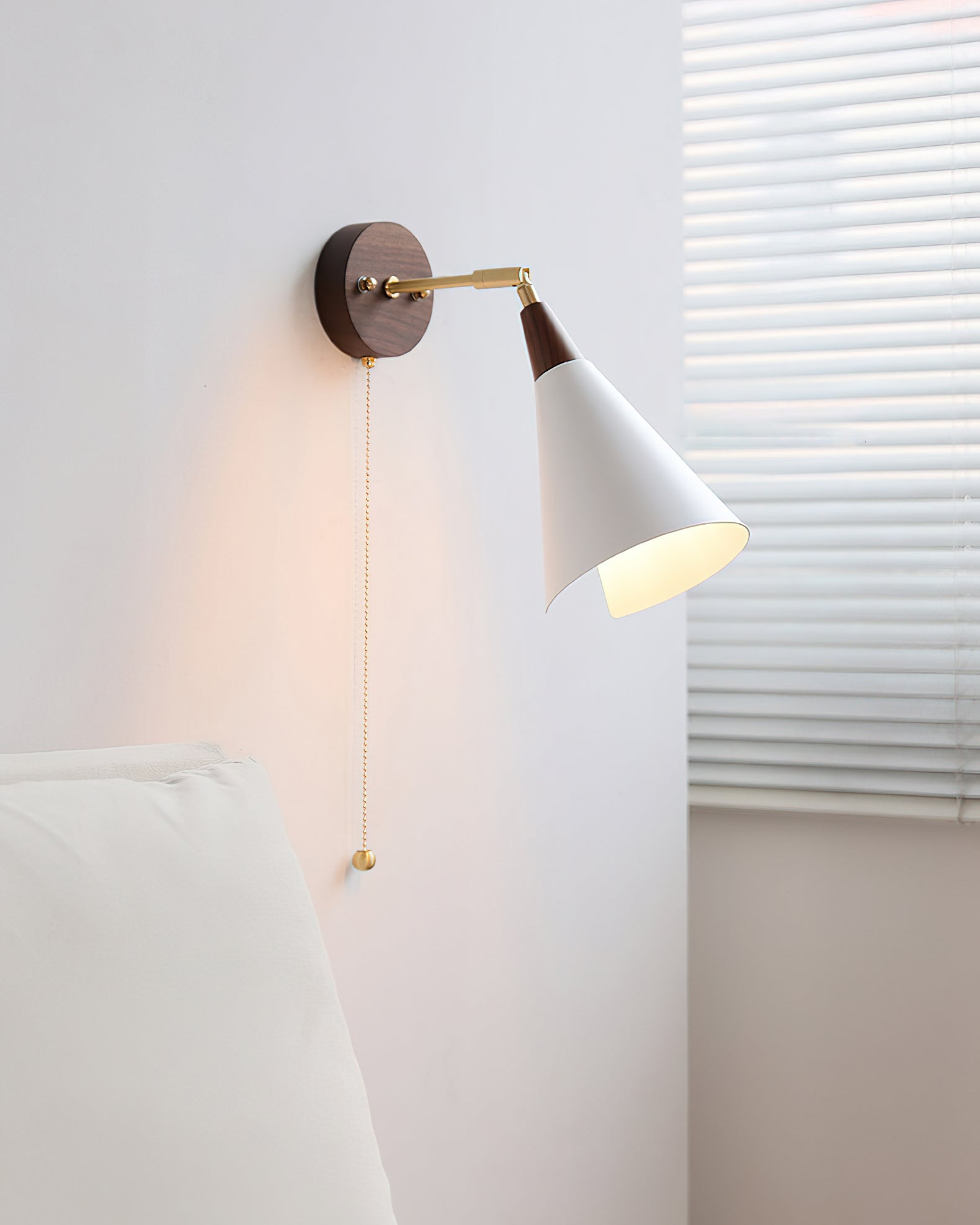 RAVENHALL IVORY GLOW WALL SCONCE