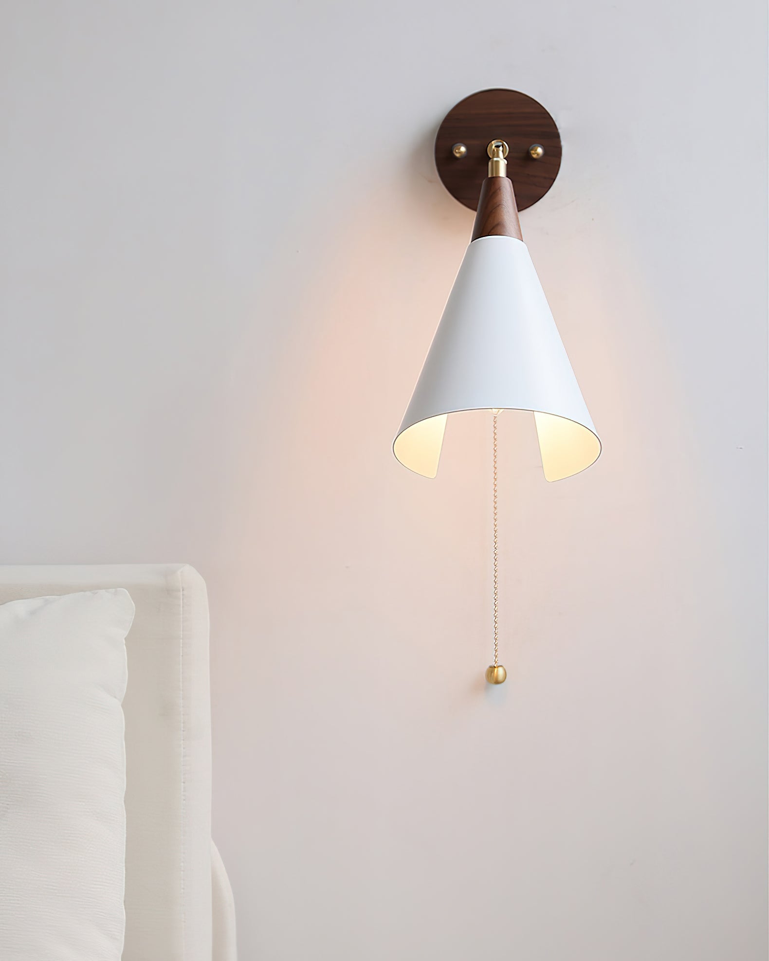 RAVENHALL IVORY GLOW WALL SCONCE