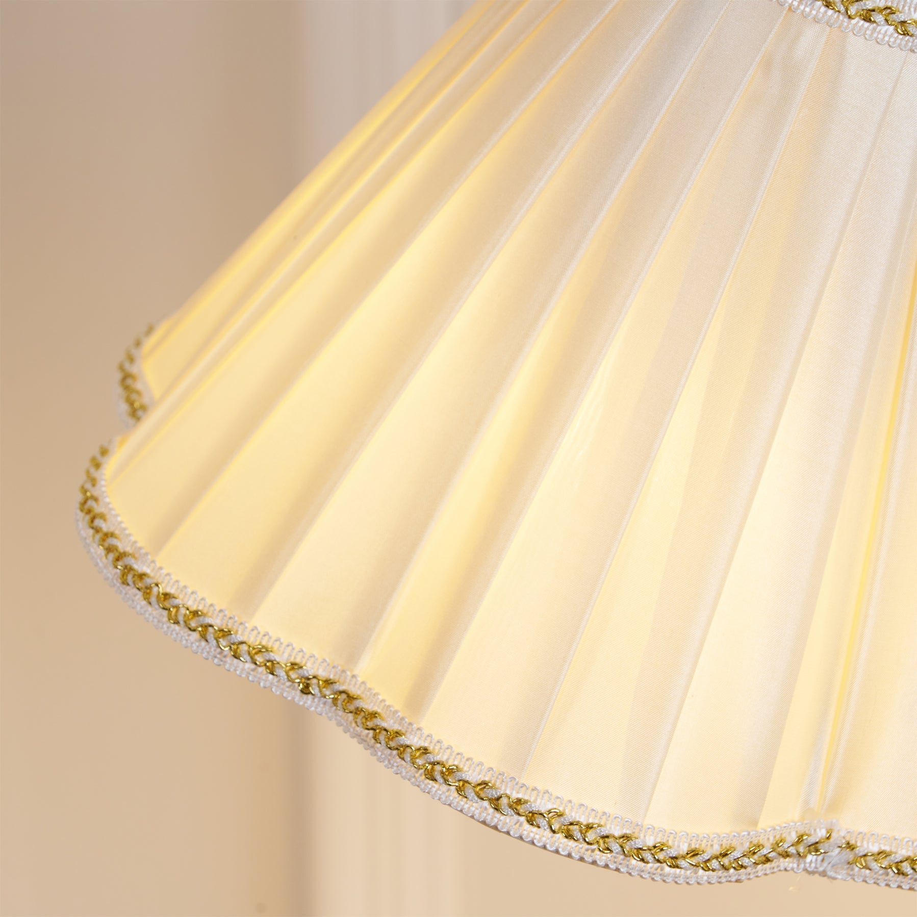 RAVENWOOD TEXTILE ILLUMINATOR