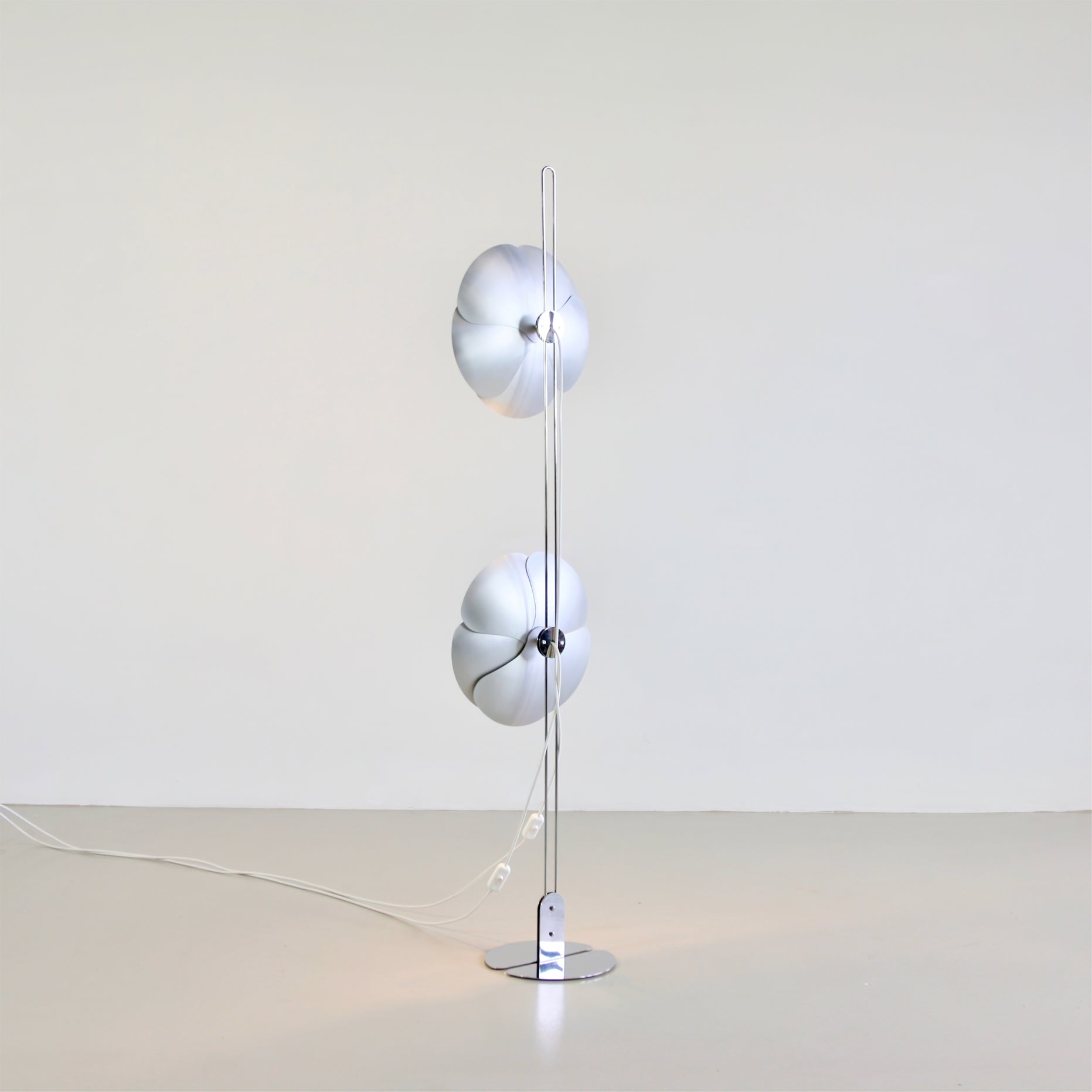 VERDANT BLOOM SILVER LAMP