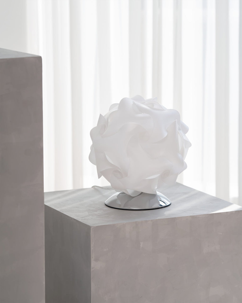 VERITY BLOOMING PETAL LAMP