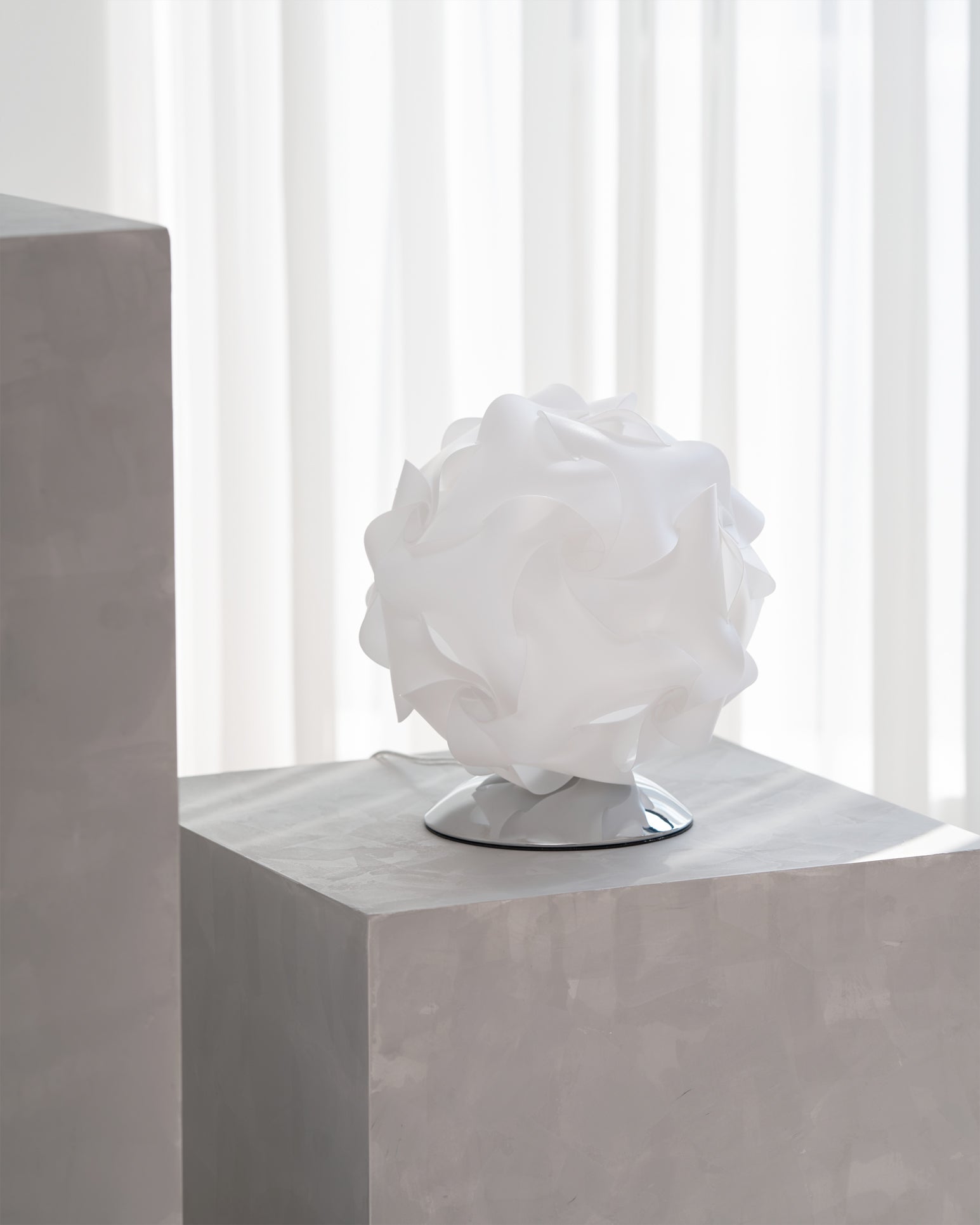 VERITY BLOOMING PETAL LAMP