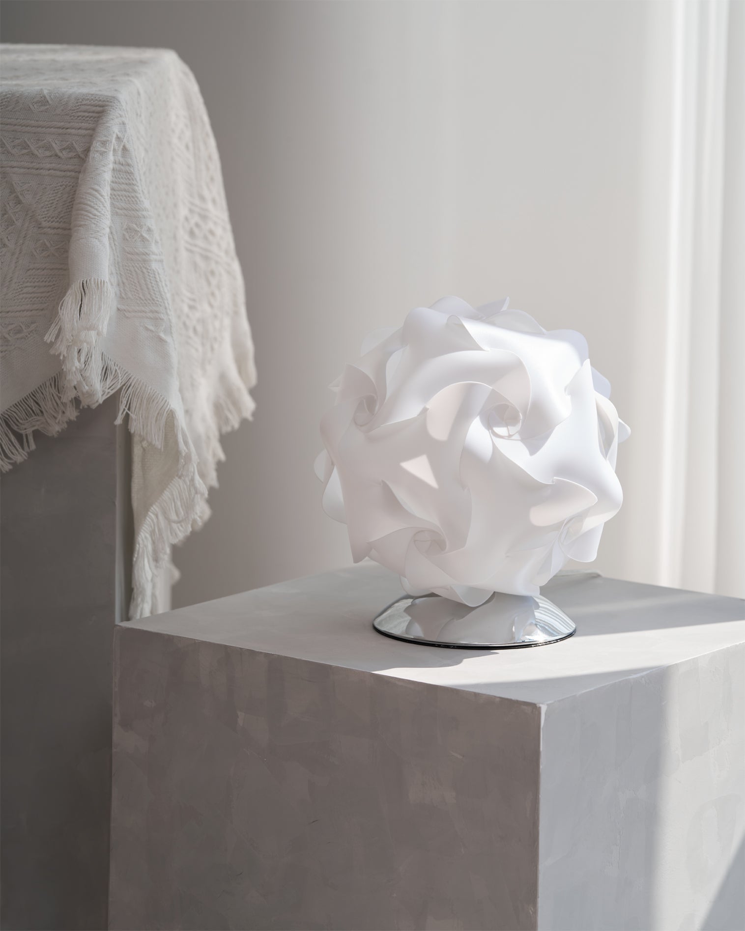 VERITY BLOOMING PETAL LAMP
