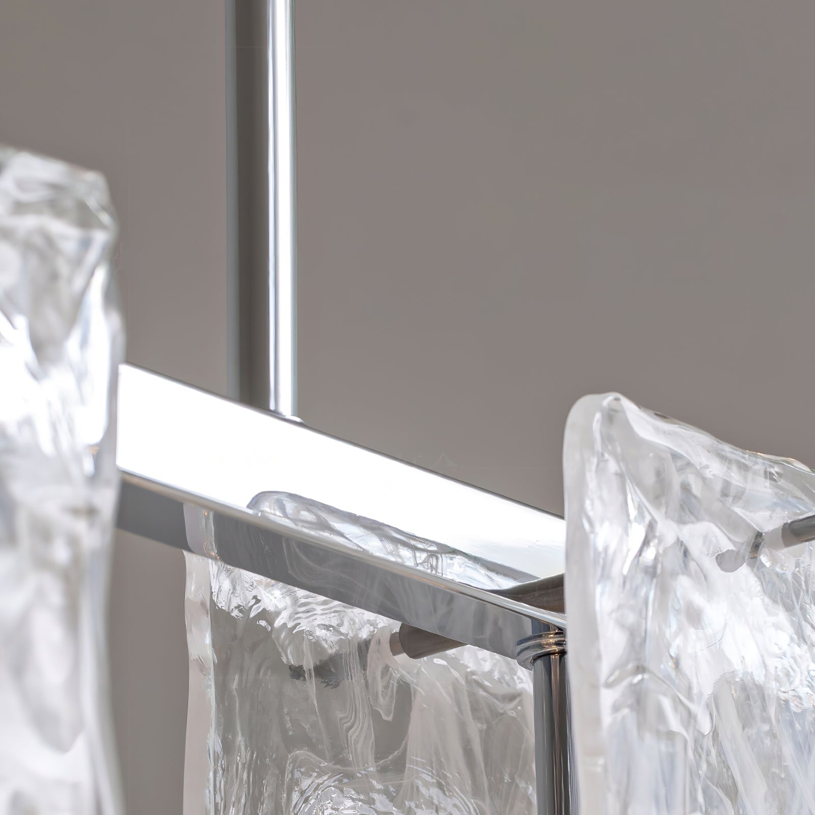 VANDERBILT CRYSTAL TEARDROP LUMINAIRE
