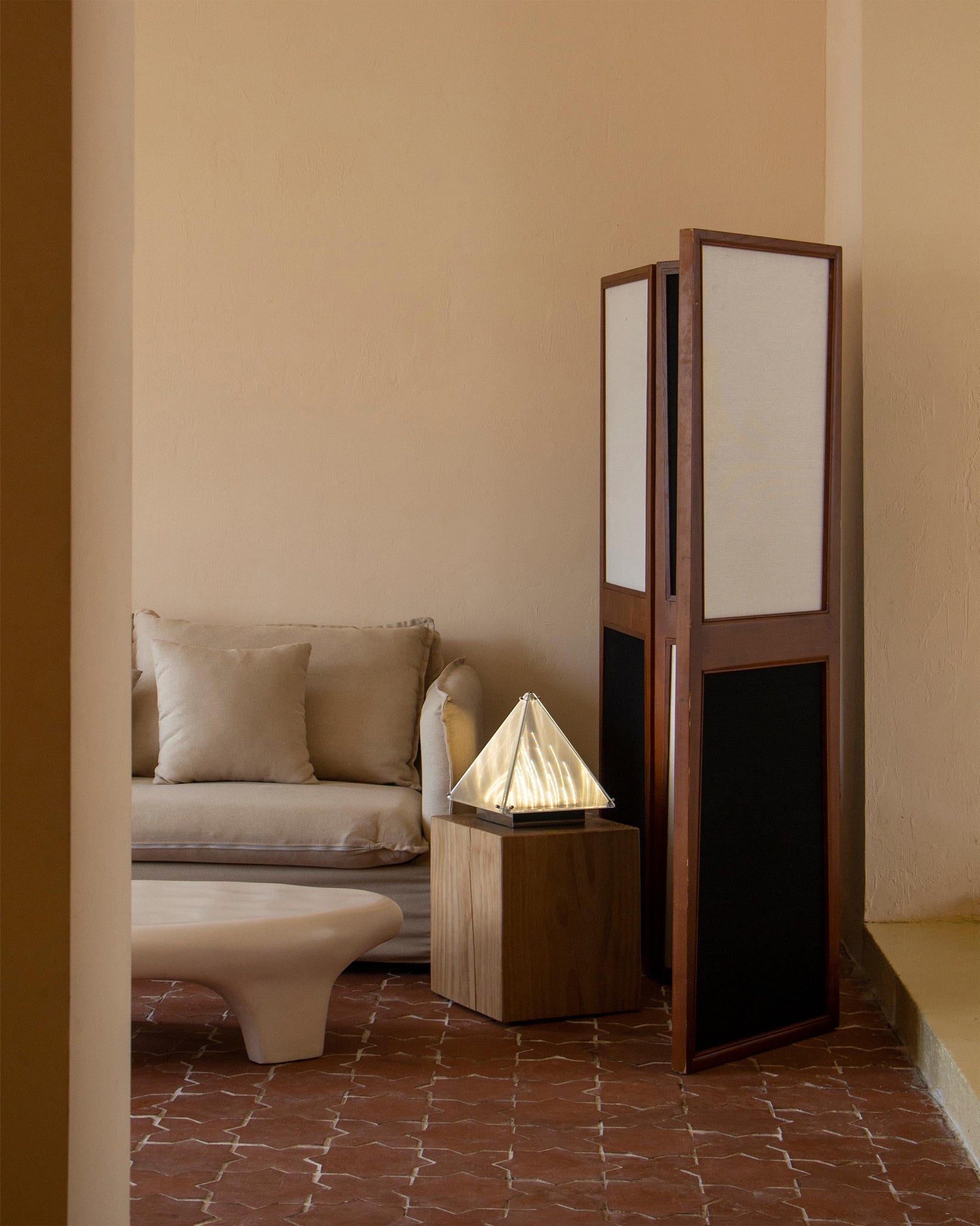 BRACKENWOOD GEOMETRIC ILLUMINATION LAMP