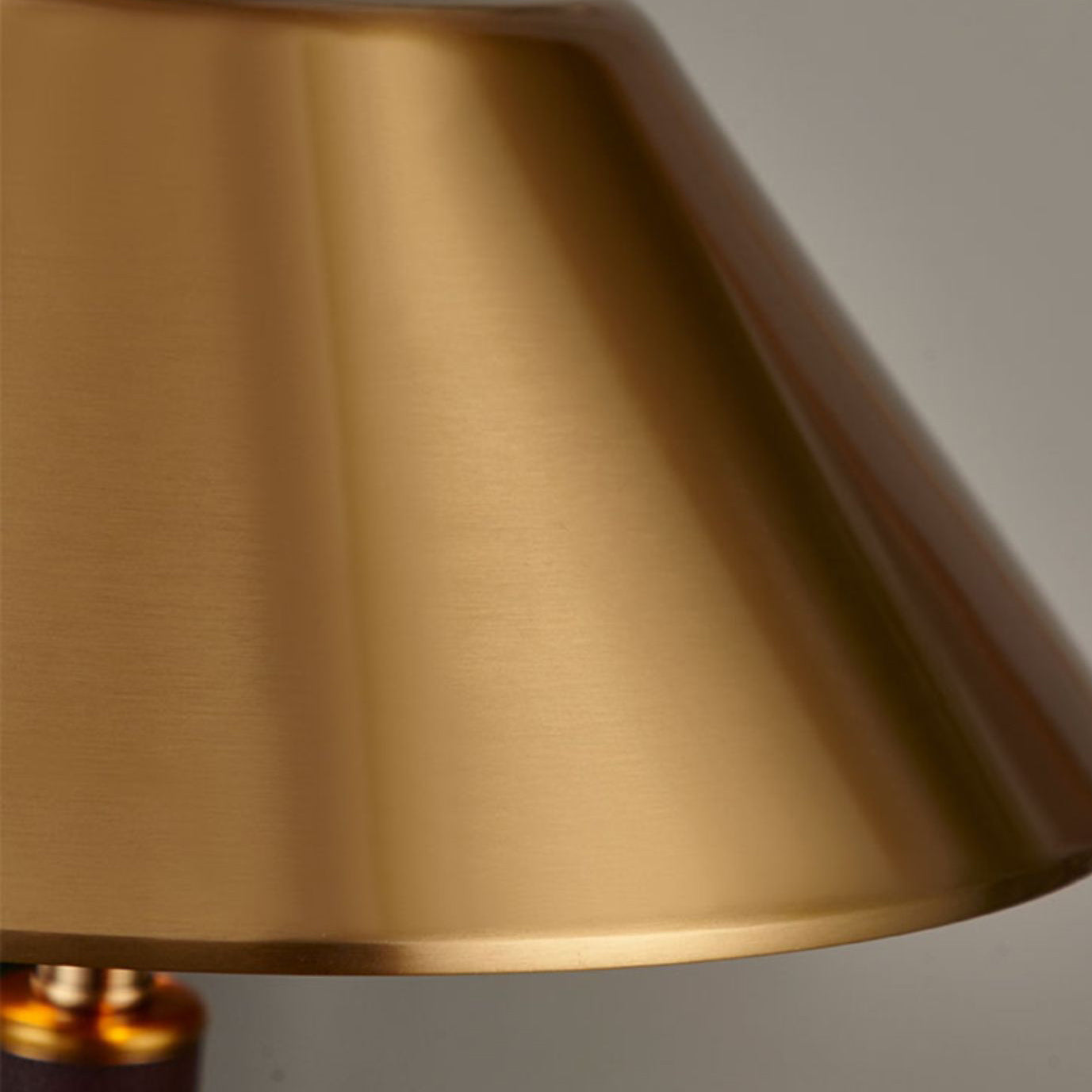 VANDERBILT AURORA LED TABLE LIGHT