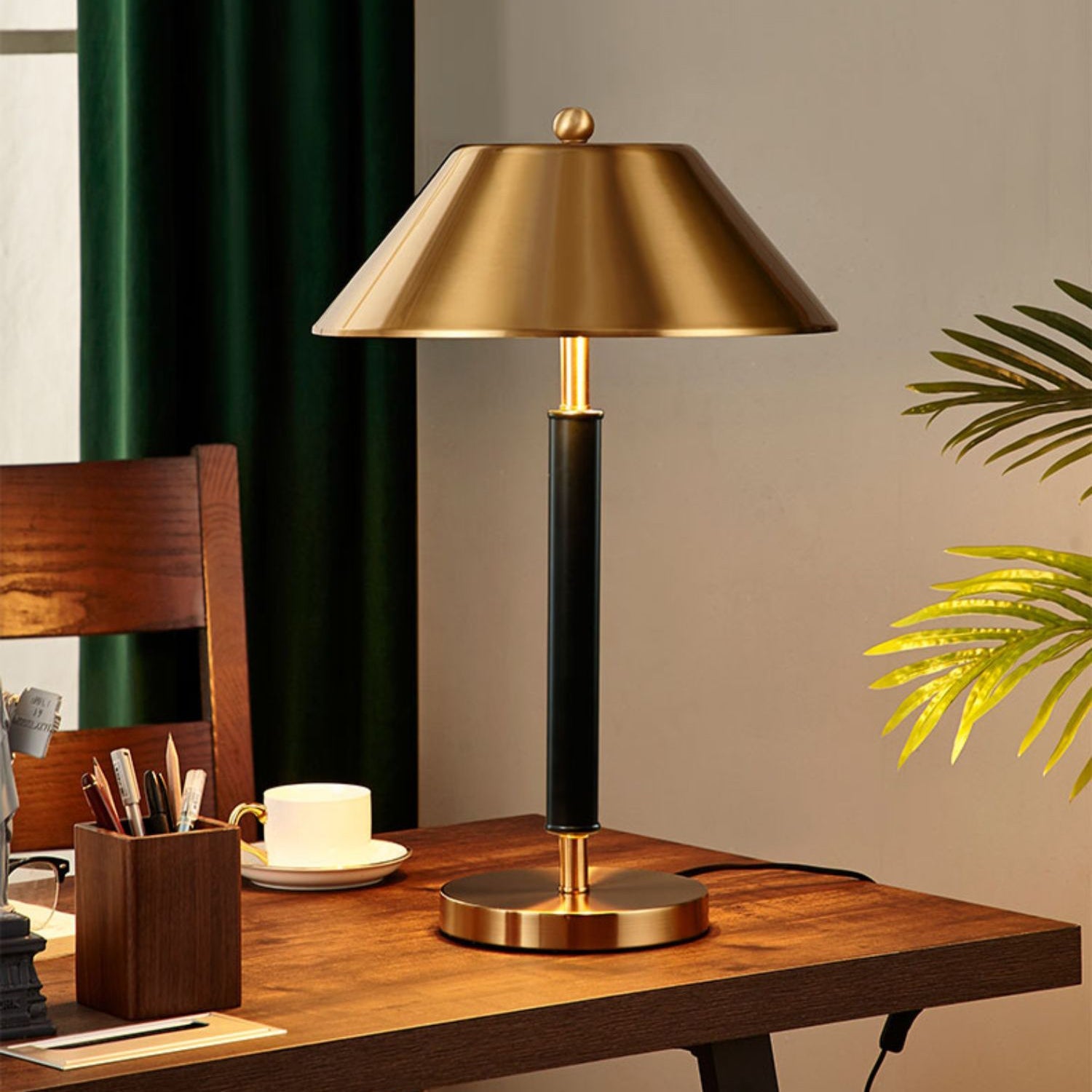 VANDERBILT AURORA LED TABLE LIGHT
